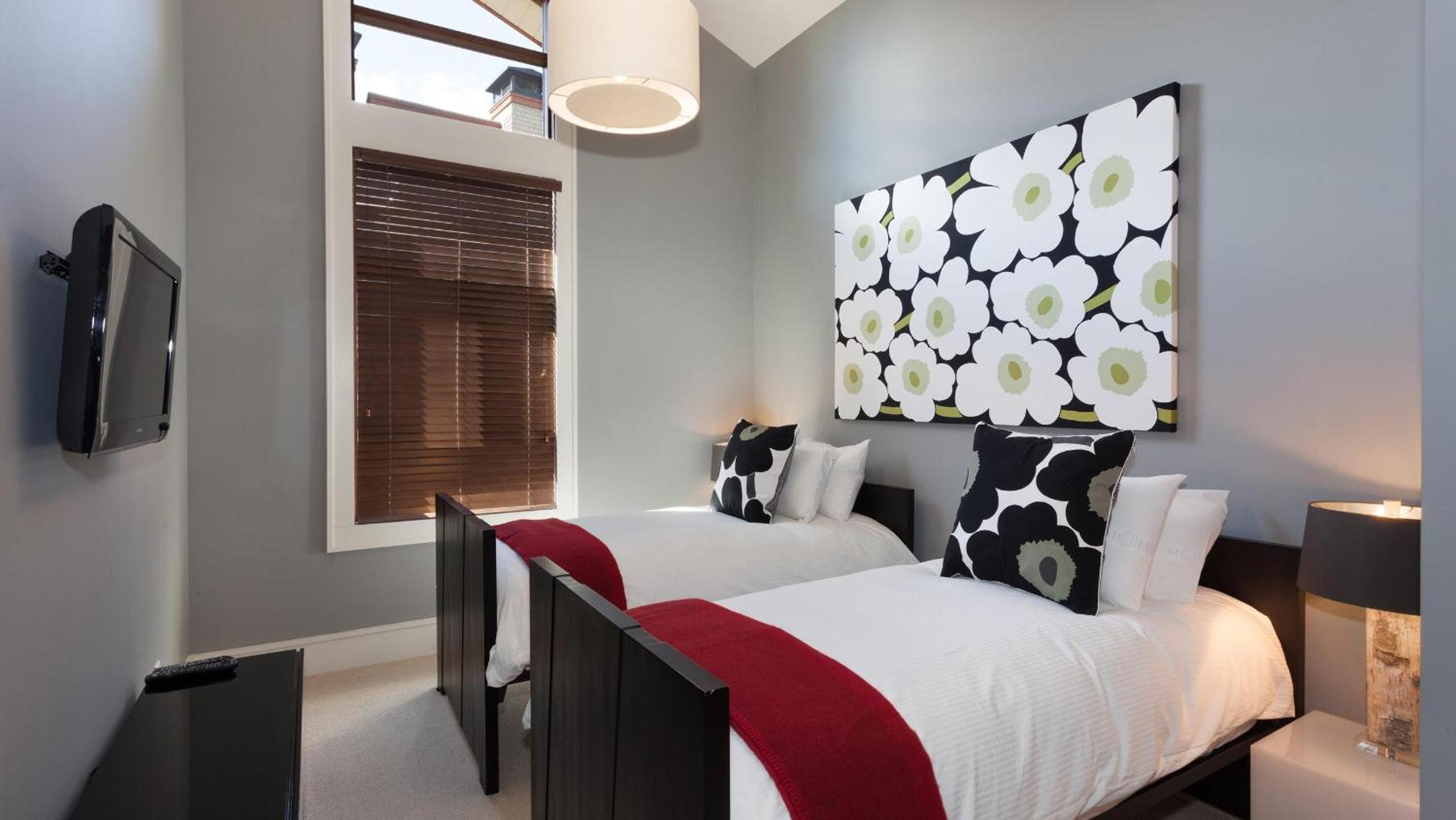 Fitzsimmons Walk 12 | Near Skiing & Village, Hot Tub, Mtn Views, Parking