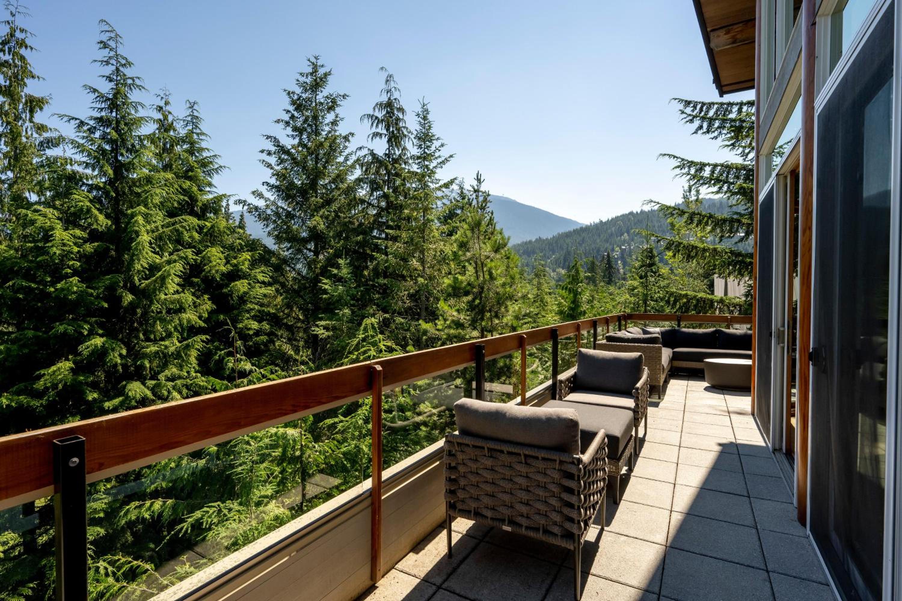 Nighthawk 3335 | Contemporary Townhome with Hot Tub and Stunning Mountain Views