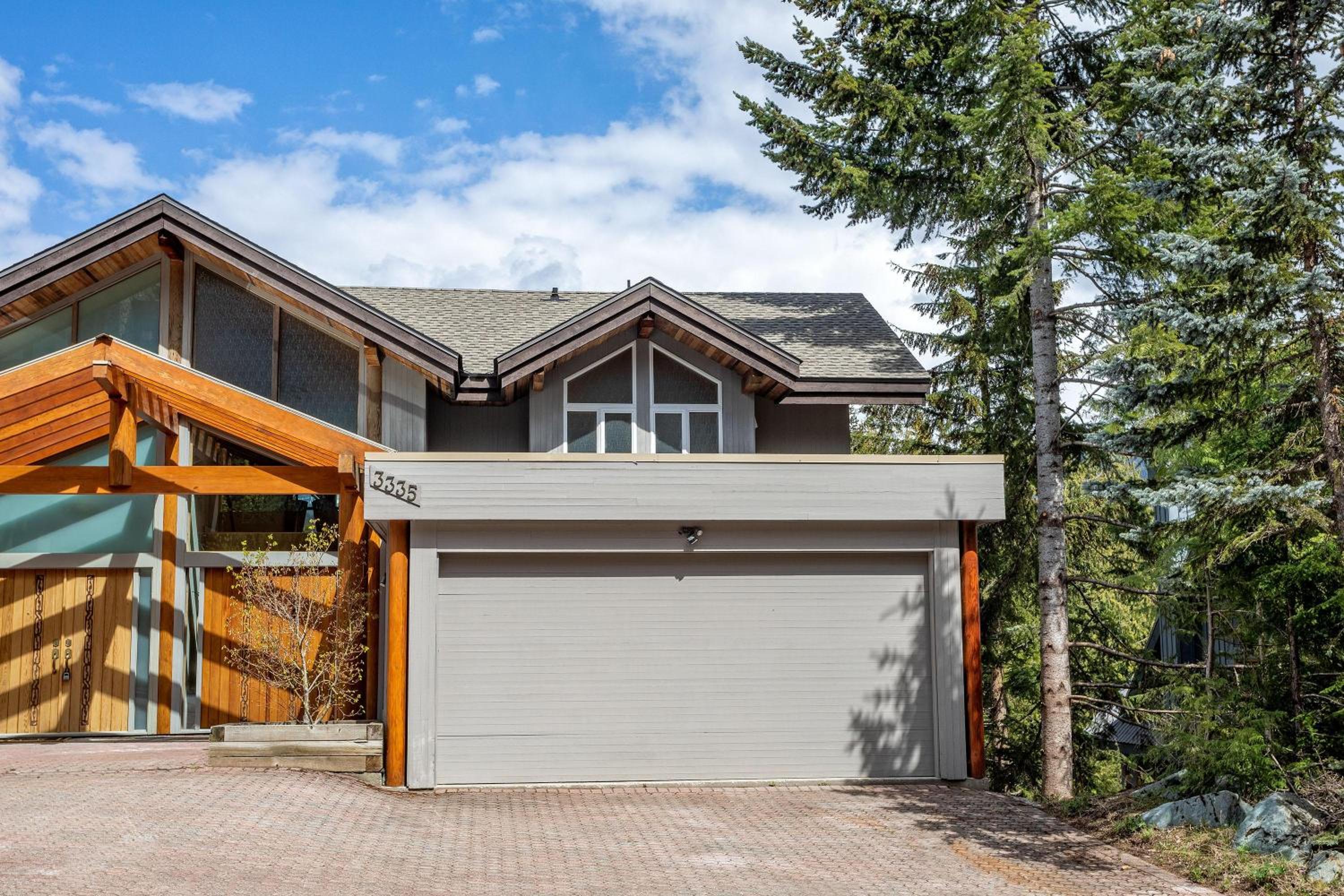 Nighthawk 3335 | Contemporary Townhome with Hot Tub and Stunning Mountain Views