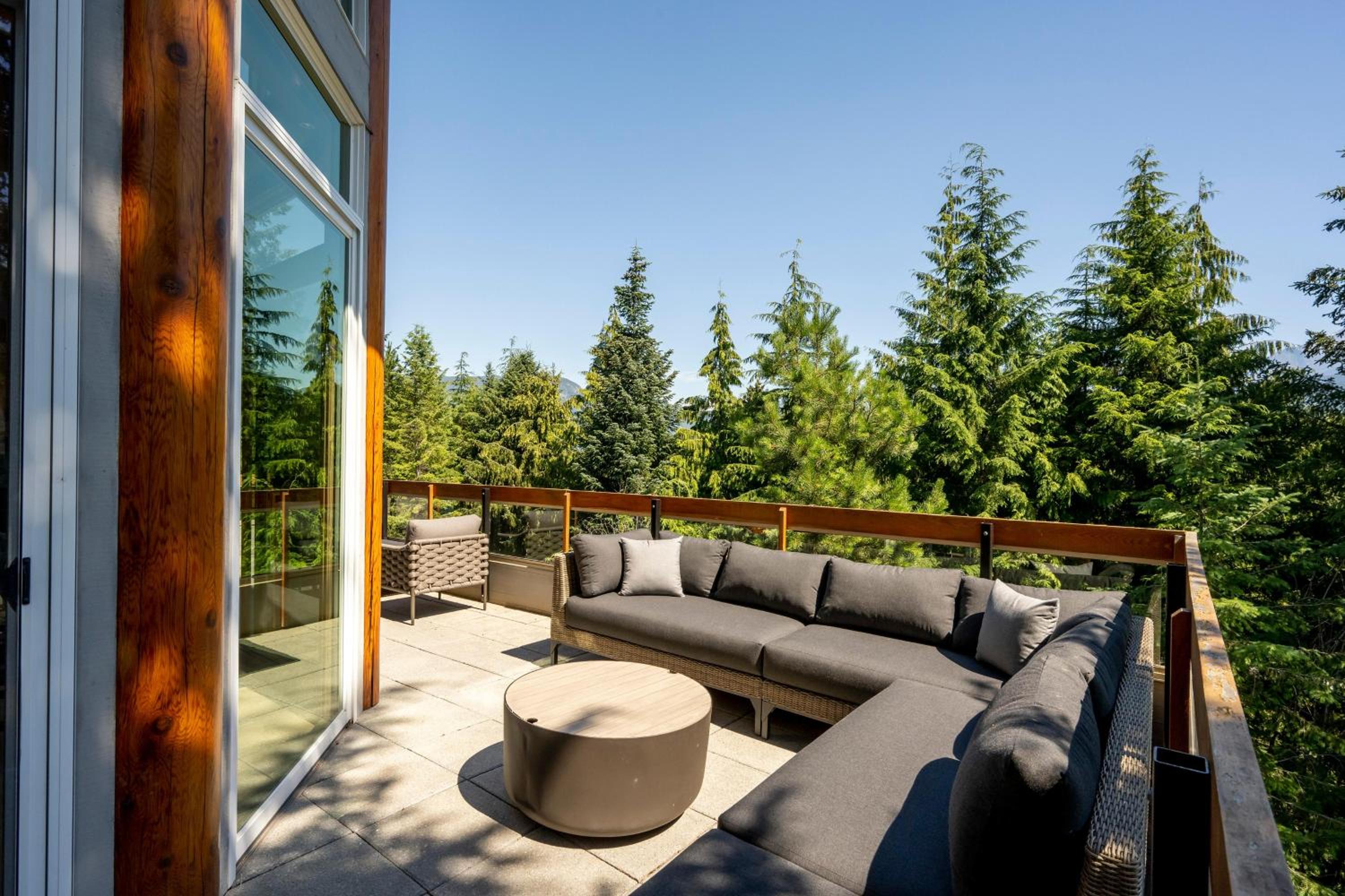 Nighthawk 3335 | Contemporary Townhome with Hot Tub and Stunning Mountain Views