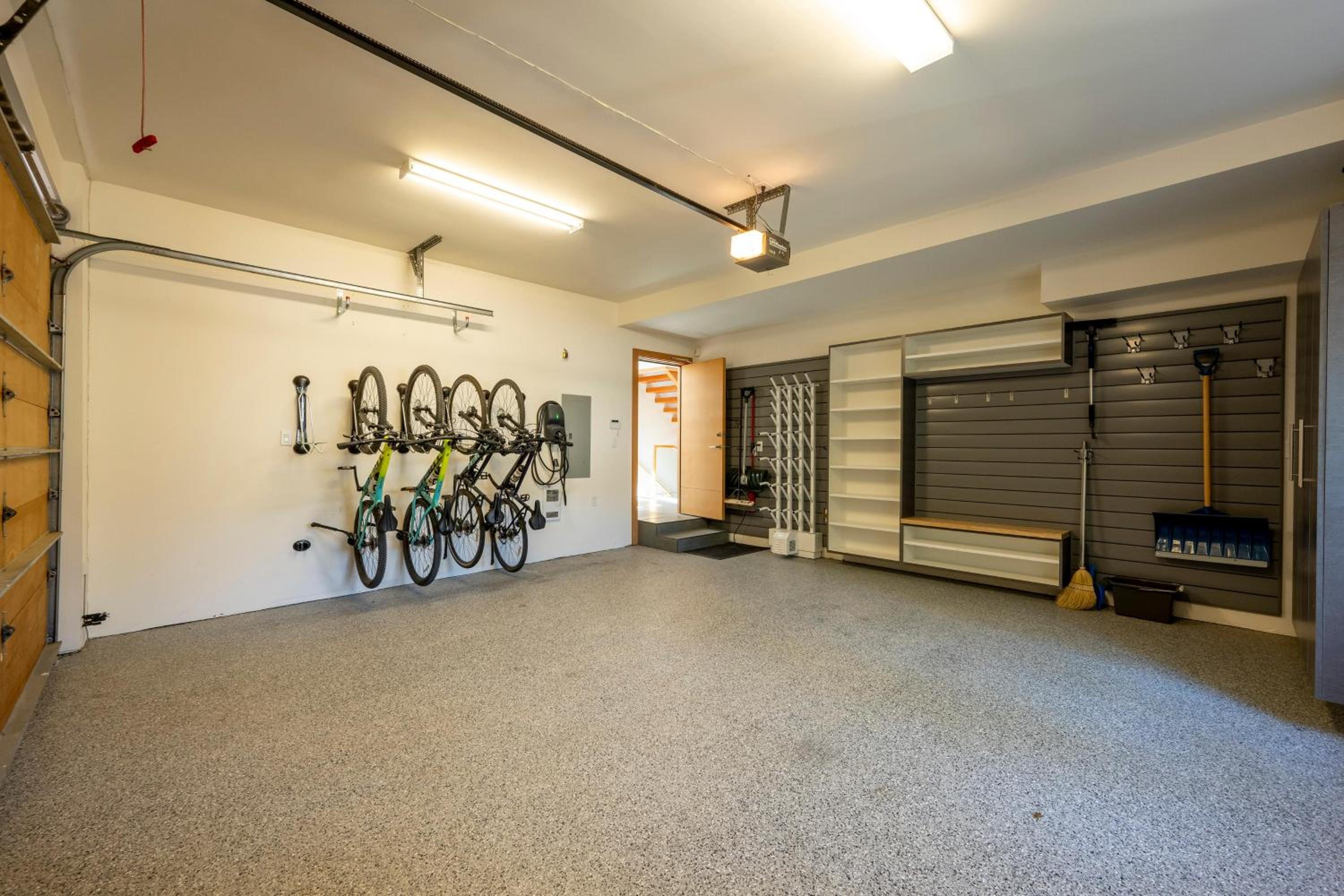 Nighthawk 3335 | Contemporary Townhome with Hot Tub and Stunning Mountain Views