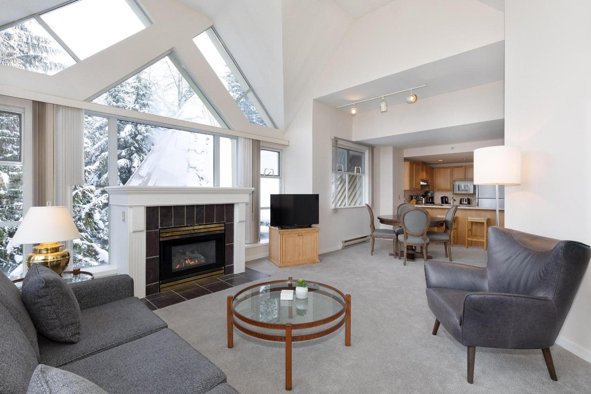Woodrun Lodge 517 | Large Ski-In Ski-Out Condo by Upper Village w/ Mountain Views & Shared Hot Tub
