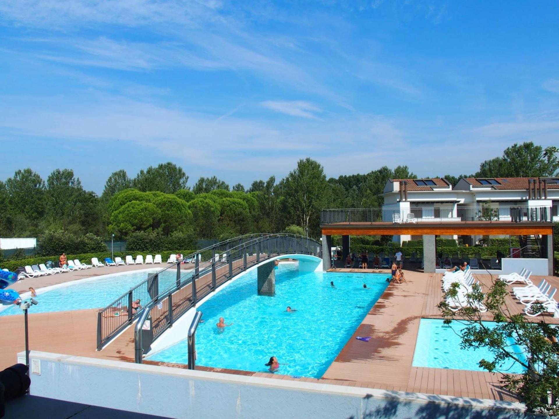 Wonderful holiday home with pool view 4