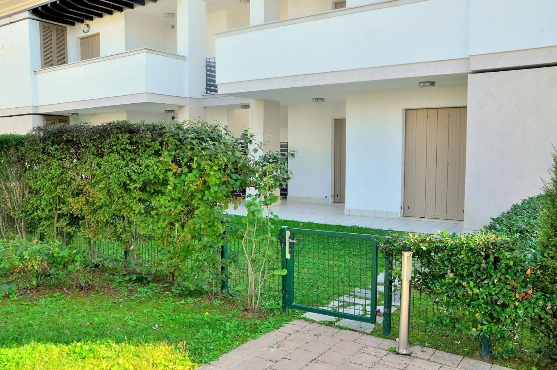 Wonderful holiday home with pool view 2