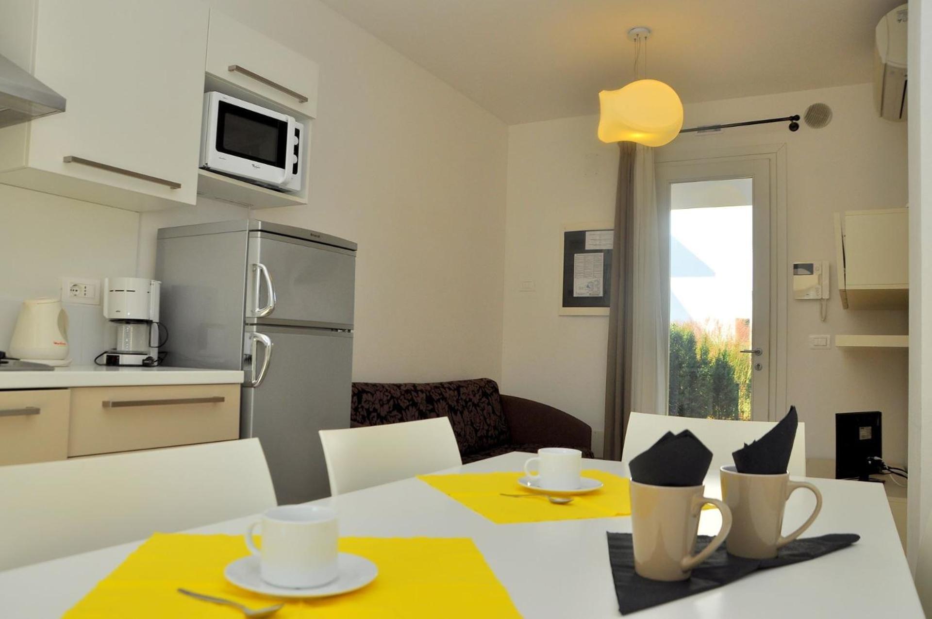 Wonderful holiday home with pool view 3