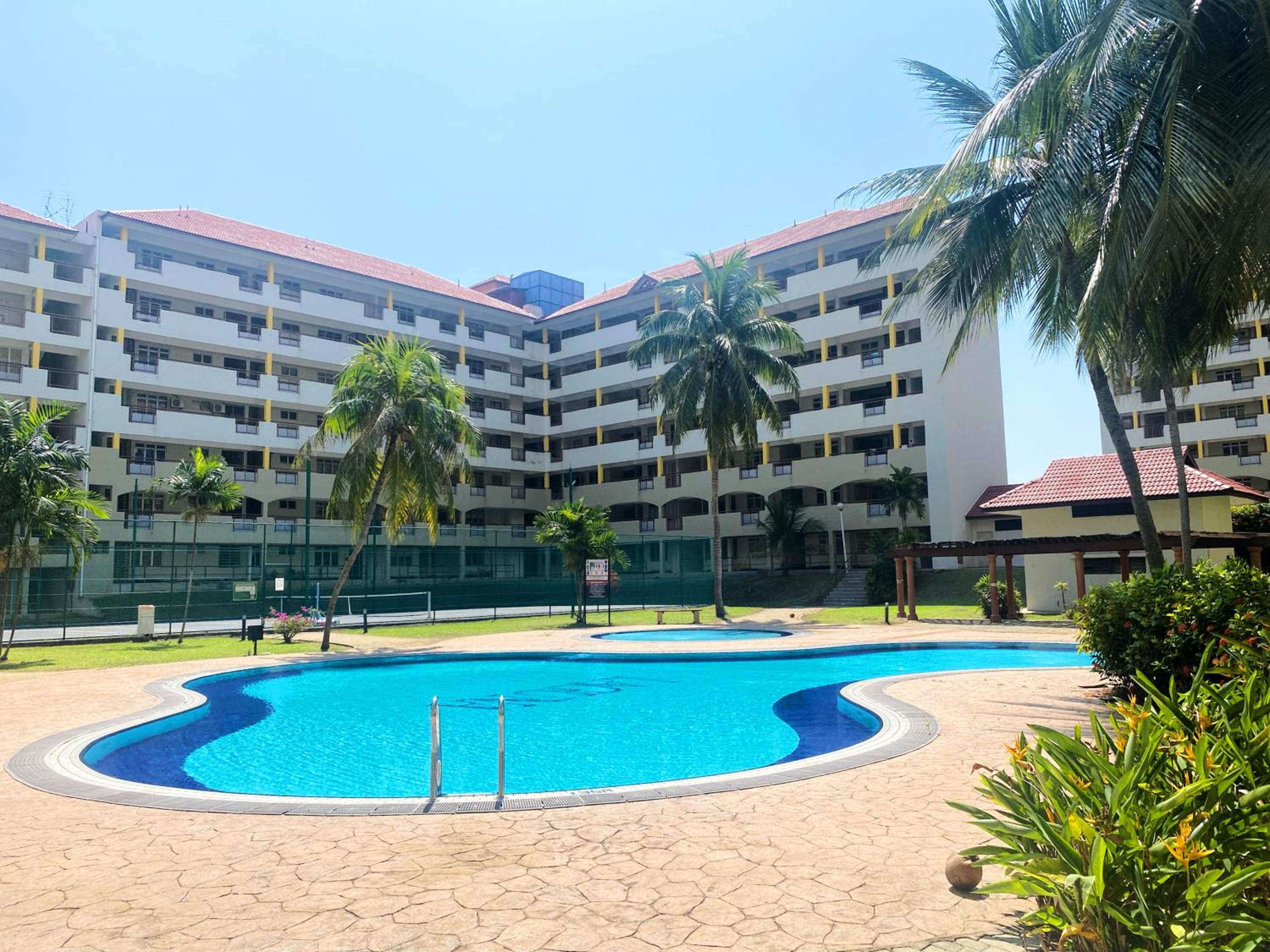 Izdisa Muslim Homestay For Muslim with Groundfloor Poolview Wifi Netflix photo 5