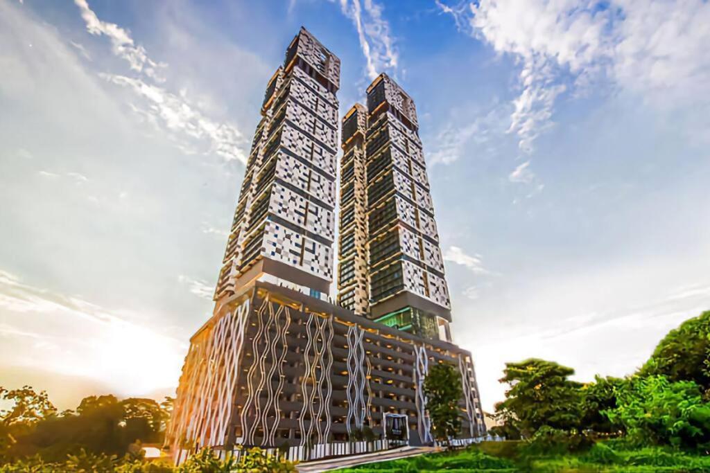 Setia Sky88 Infinity Pool 4 pax, 2 Rooms