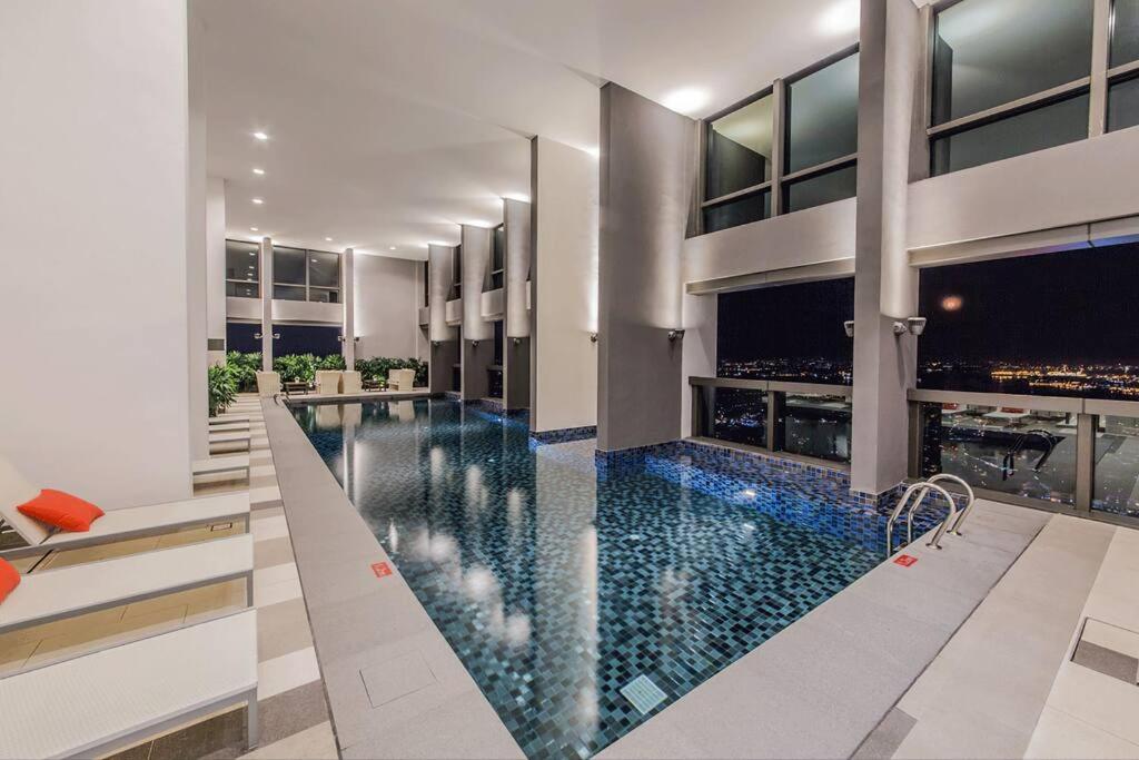 Setia Sky88 Infinity Pool 4 pax, 2 Rooms