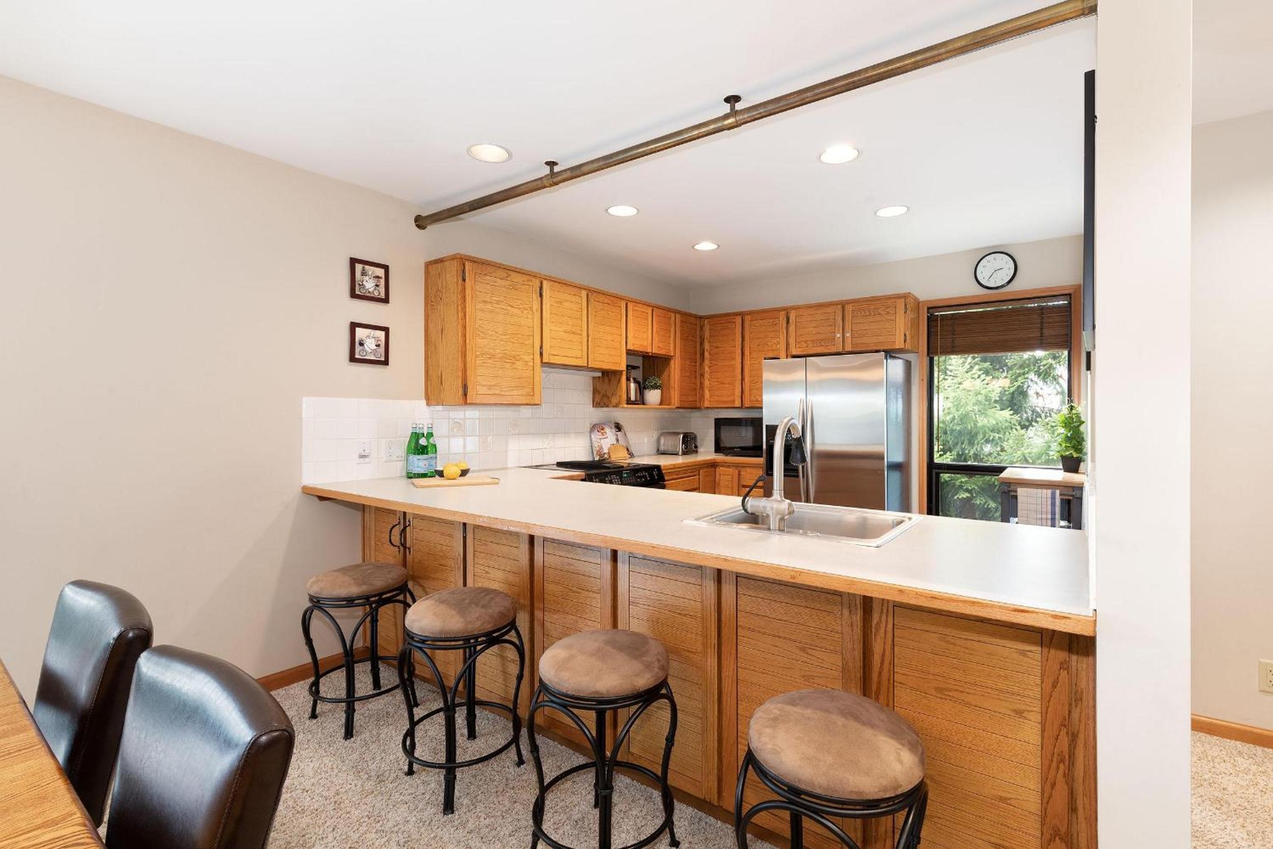 Telemark 14 | Ski-in Townhome! 5 Min Walk to Whistler Village w/ Fireplace & Laundry