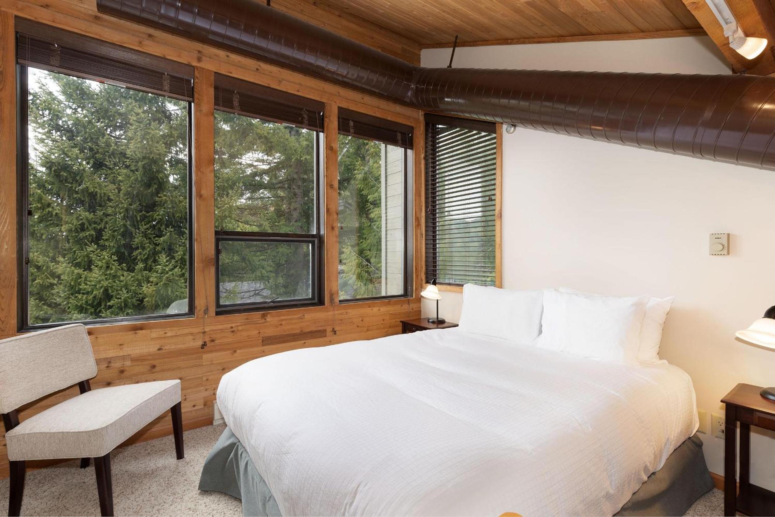 Telemark 14 | Ski-in Townhome! 5 Min Walk to Whistler Village w/ Fireplace & Laundry