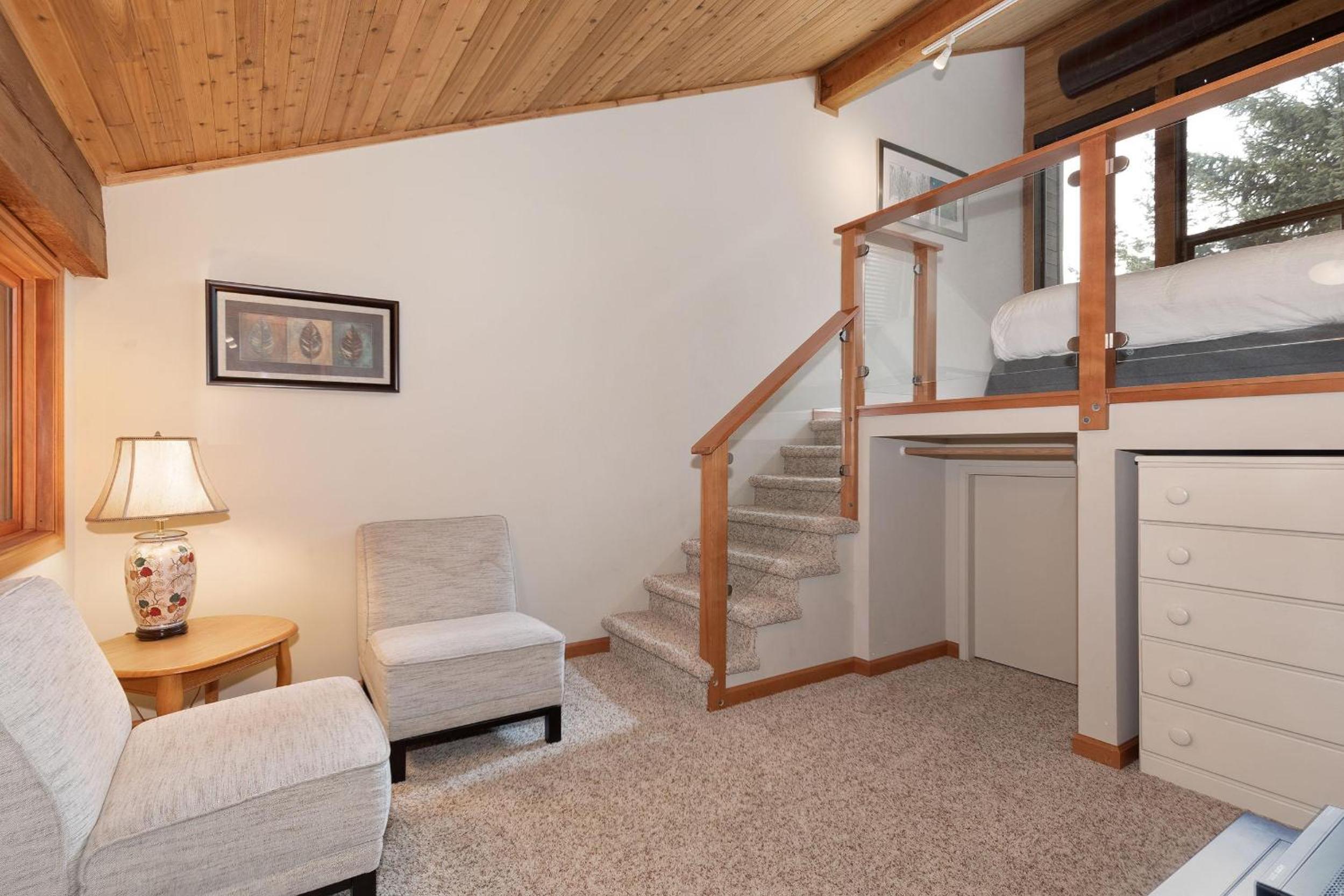 Telemark 14 | Ski-in Townhome! 5 Min Walk to Whistler Village w/ Fireplace & Laundry
