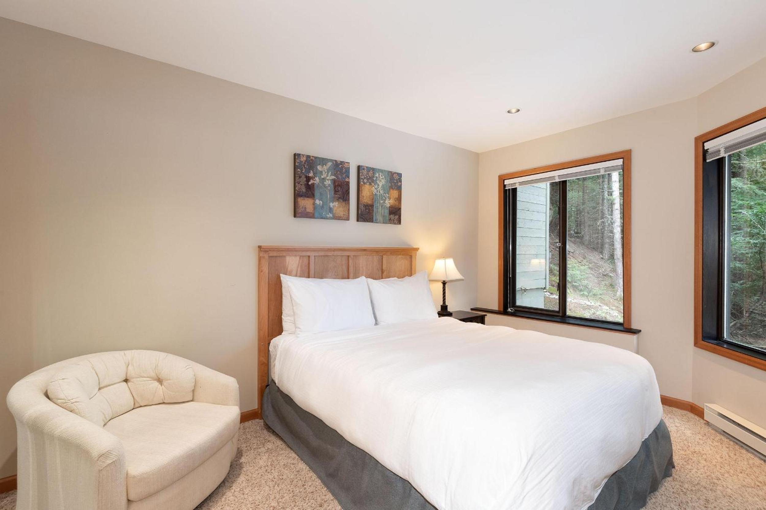 Telemark 14 | Ski-in Townhome! 5 Min Walk to Whistler Village w/ Fireplace & Laundry