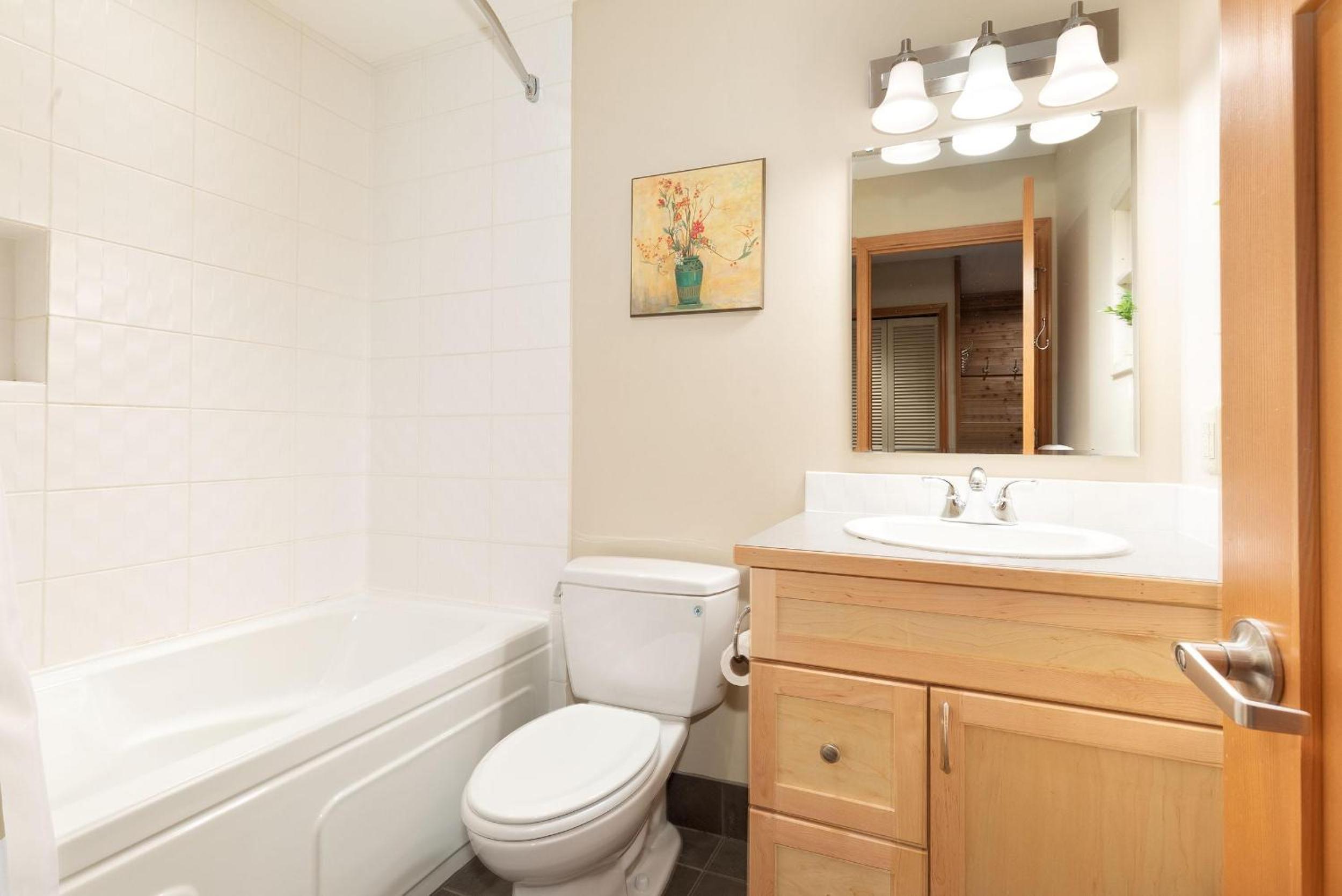 Telemark 14 | Ski-in Townhome! 5 Min Walk to Whistler Village w/ Fireplace & Laundry