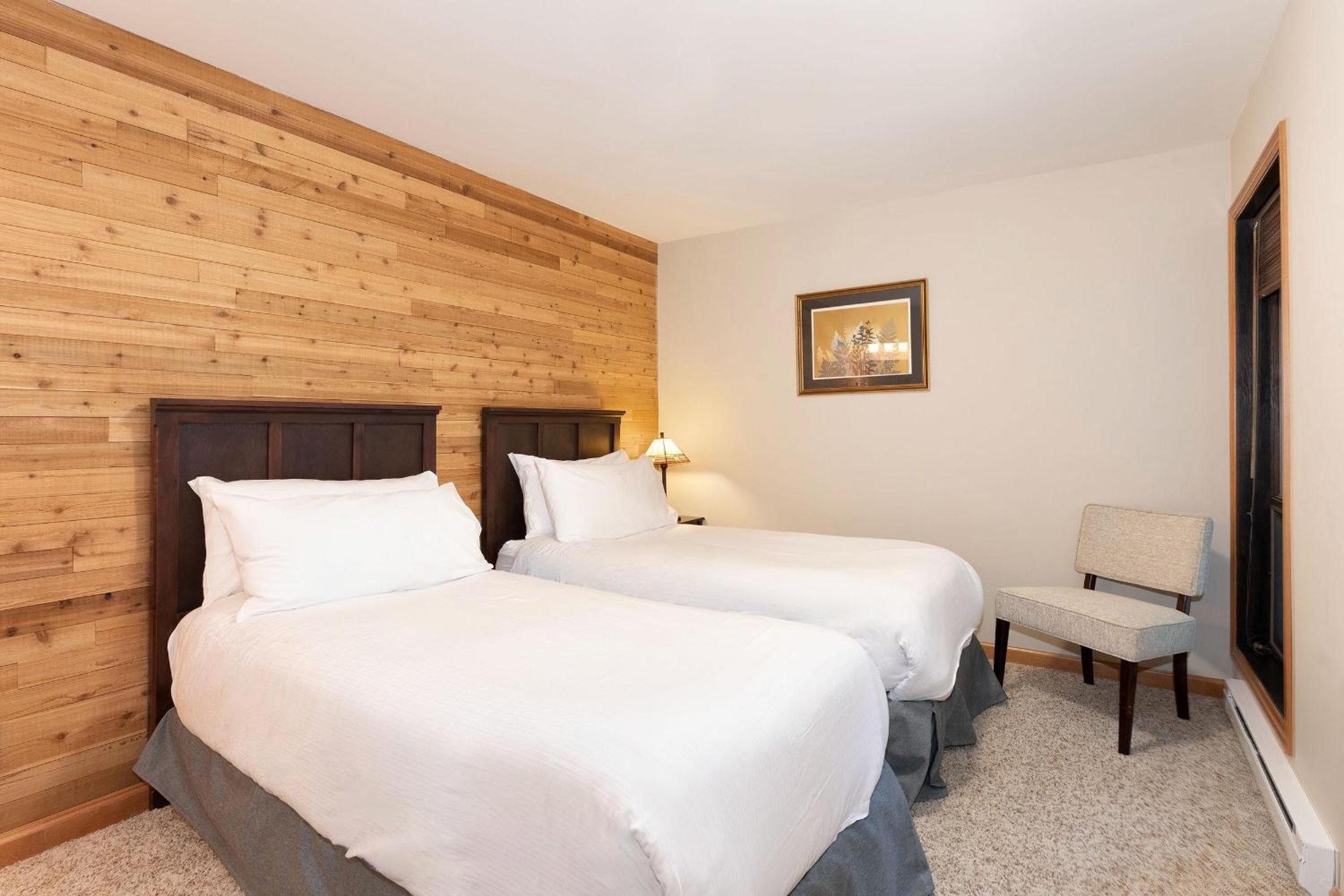Telemark 14 | Ski-in Townhome! 5 Min Walk to Whistler Village w/ Fireplace & Laundry