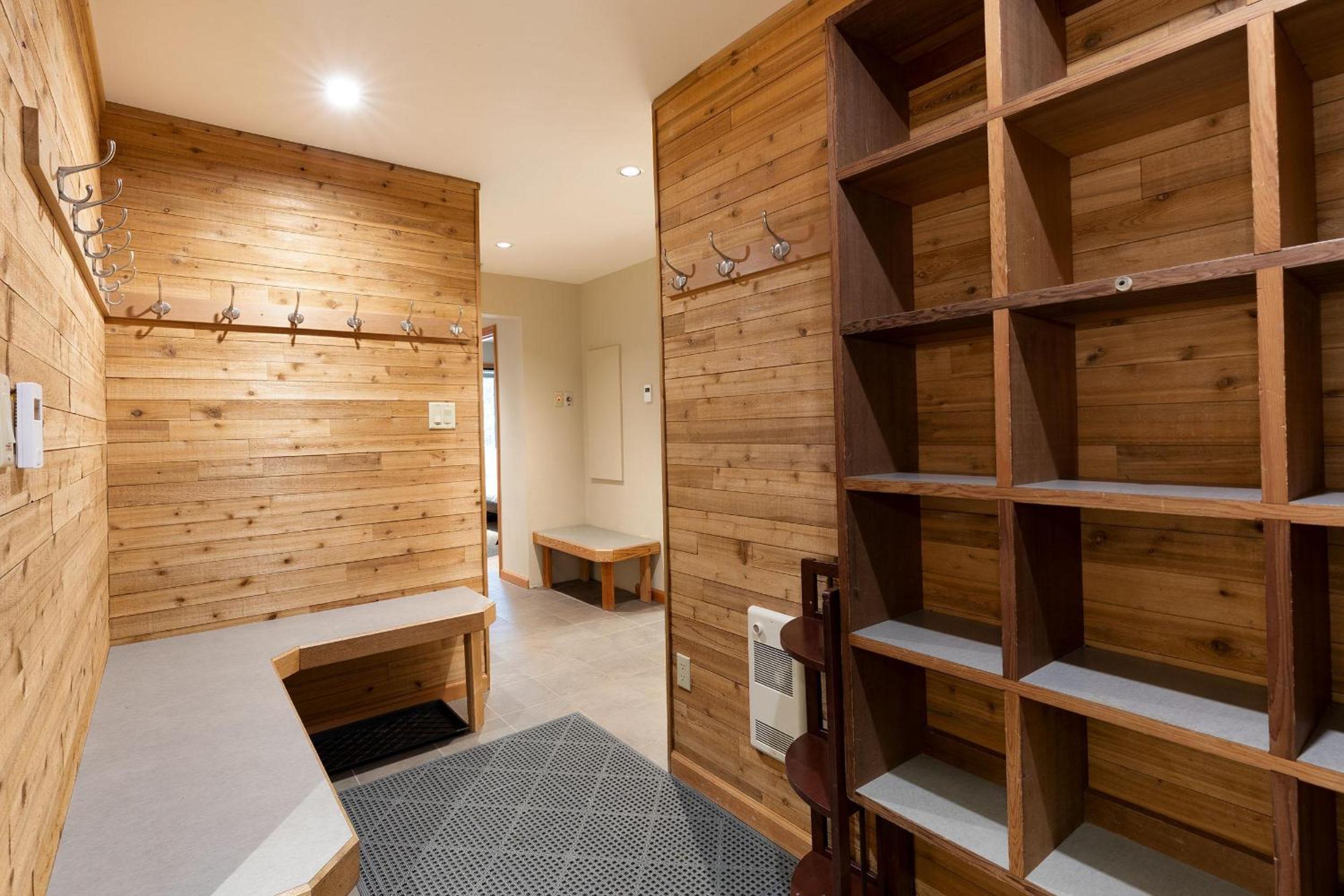 Telemark 14 | Ski-in Townhome! 5 Min Walk to Whistler Village w/ Fireplace & Laundry