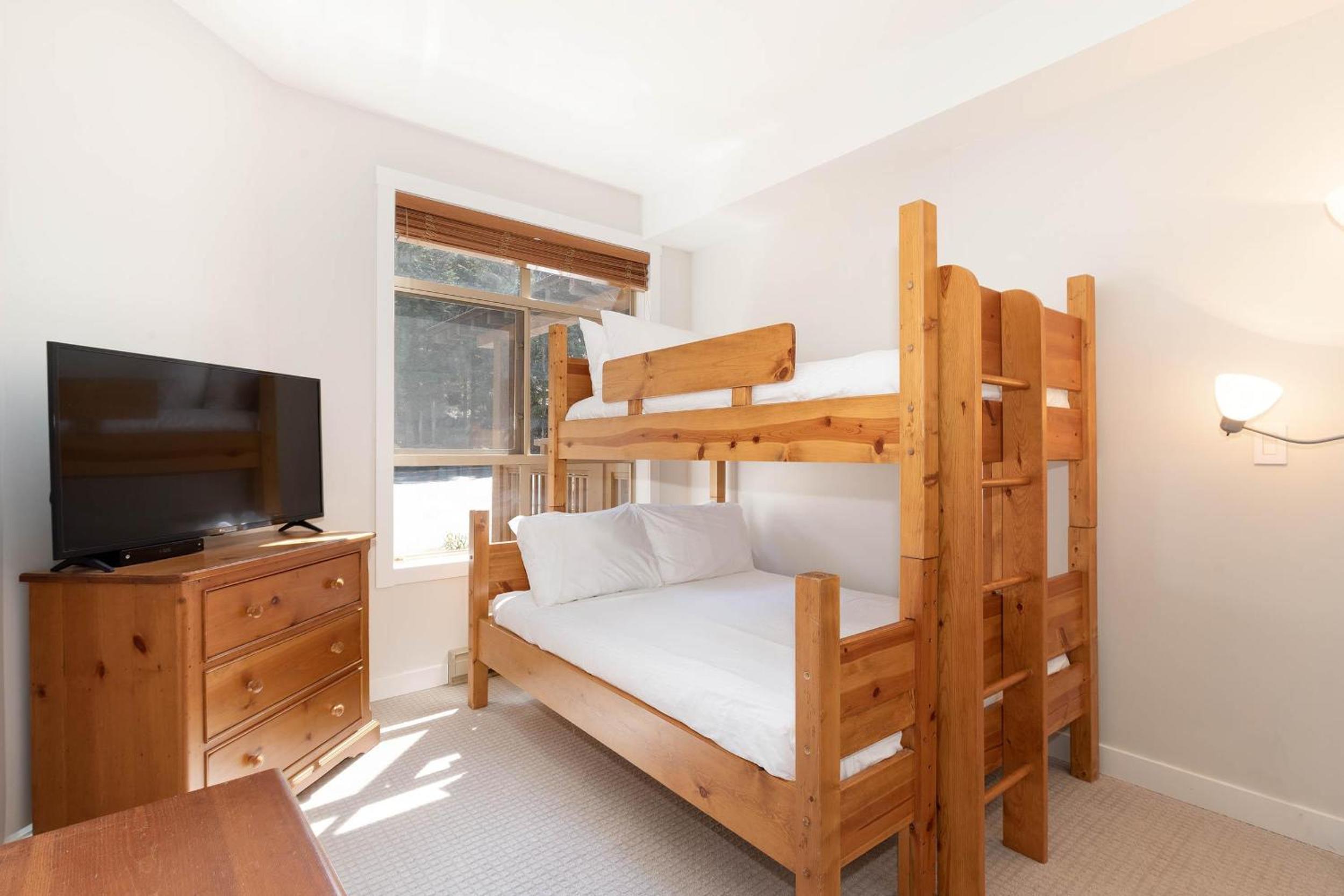 Taluswood The Bluffs 13 | Stunning Mountain View Townhome w/ Ski Access & Shared Hot Tub
