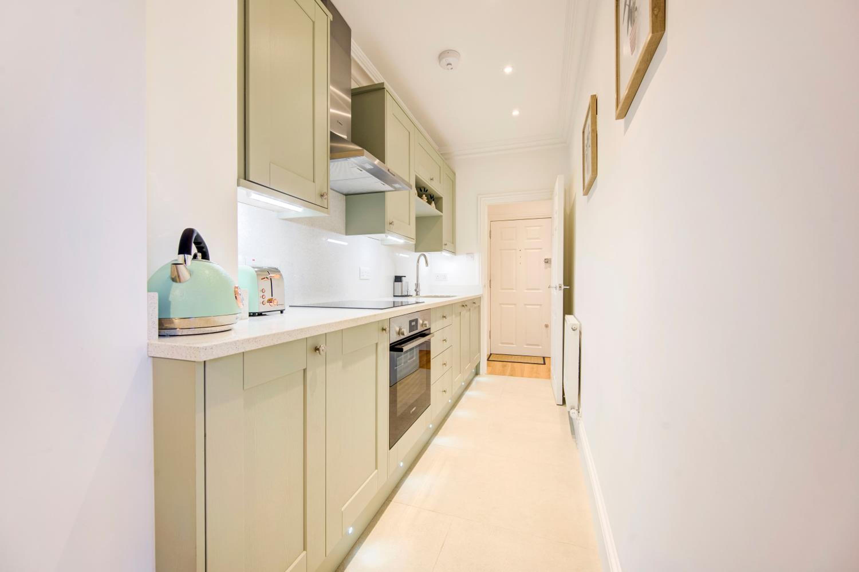 Little Venice UK Bright & Stylish garden apartment