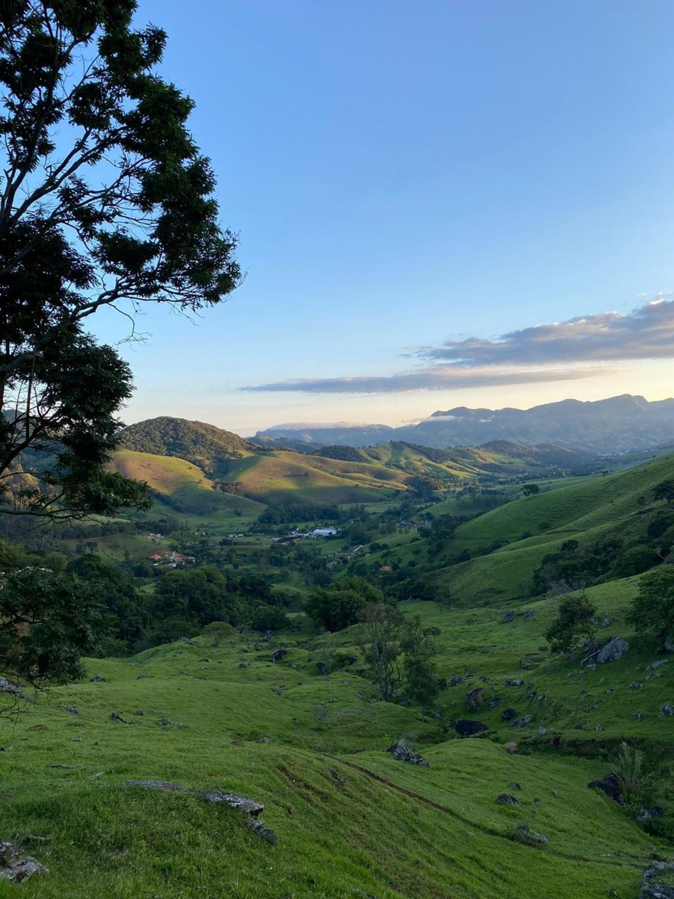 Reconecte-se à natureza neste lugar inesquecível. Venha desfrutar esta vivencia. Um parque de 30.000 m2 com cachoeiras, piscinas naturais, lago com deck. V