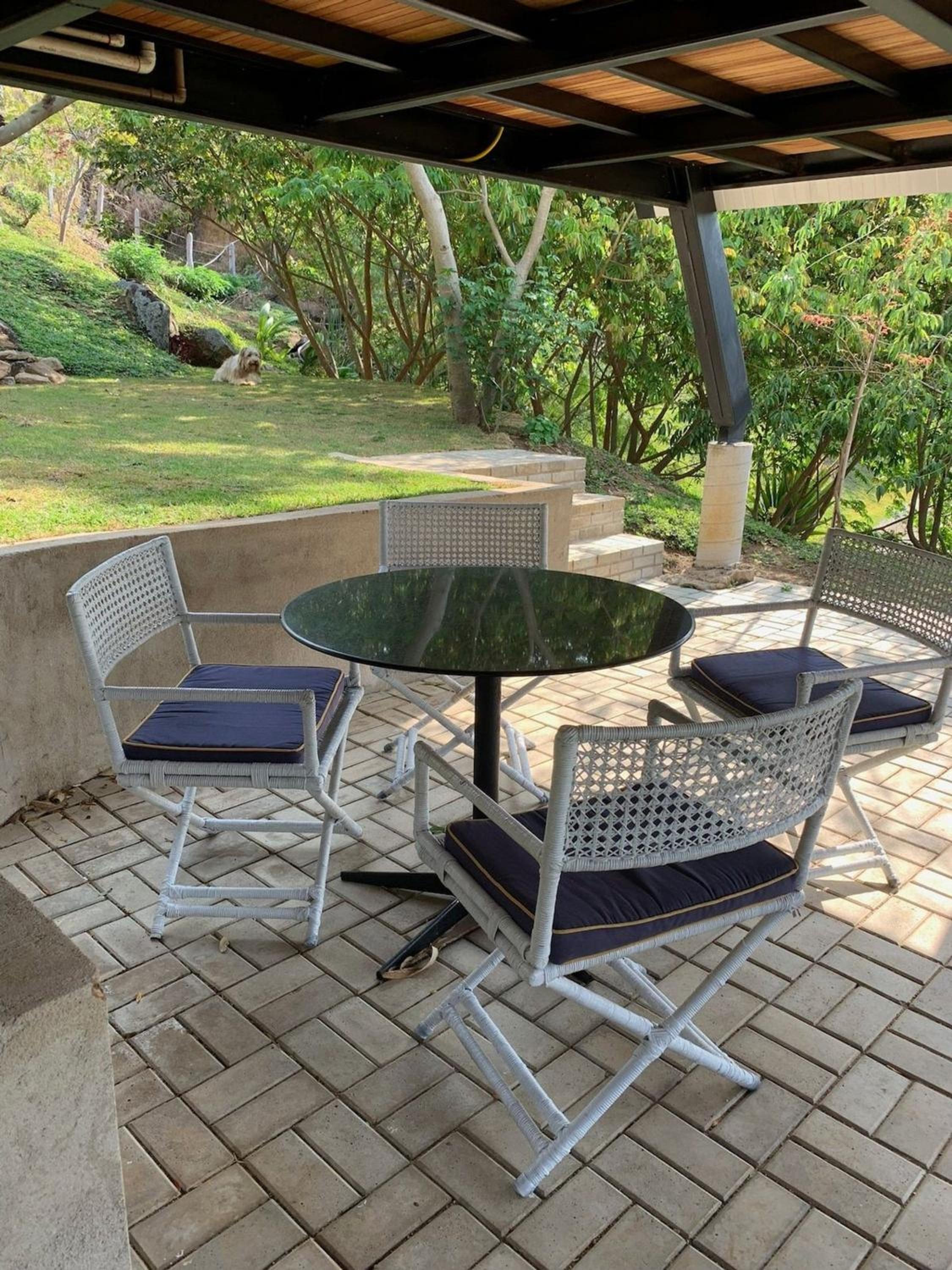 Reconecte-se à natureza neste lugar inesquecível. Venha desfrutar esta vivencia. Um parque de 30.000 m2 com cachoeiras, piscinas naturais, lago com deck. V