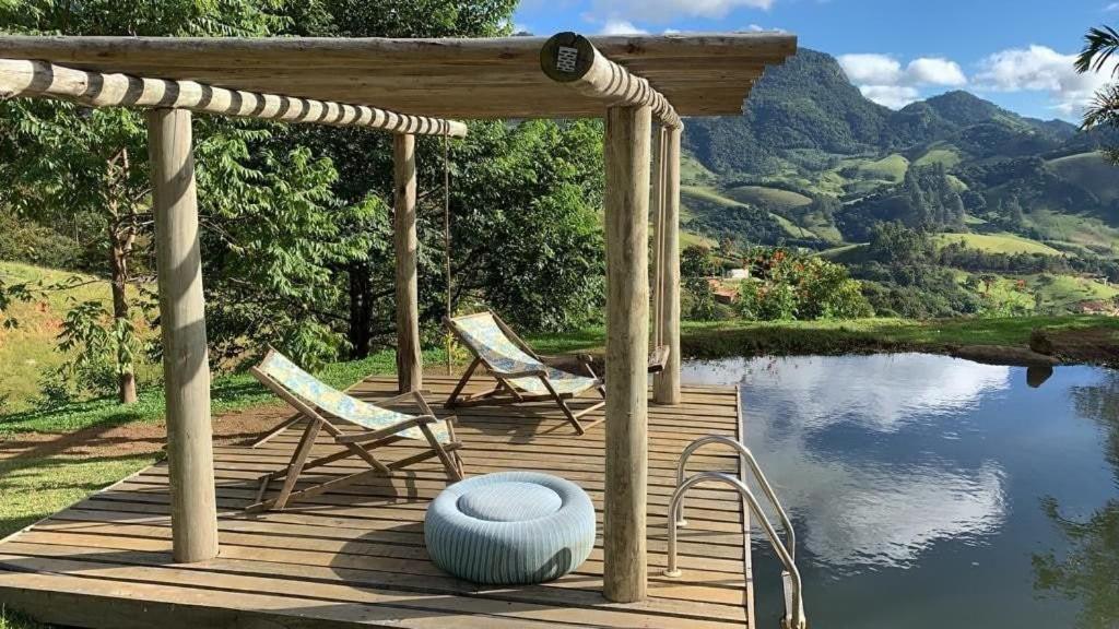 Reconecte-se à natureza neste lugar inesquecível. Venha desfrutar esta vivencia. Um parque de 30.000 m2 com cachoeiras, piscinas naturais, lago com deck. V