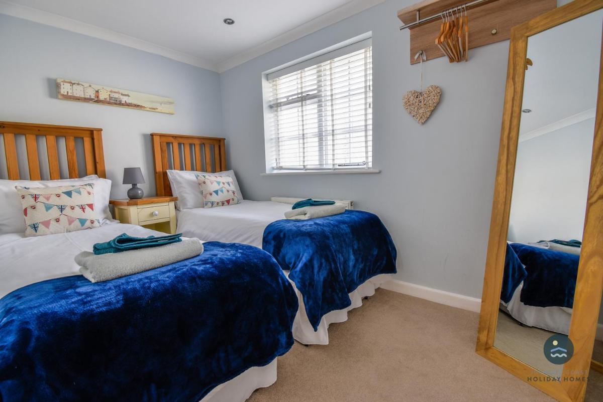 Seashells - Seaside Cottage 100m From Beach view 3