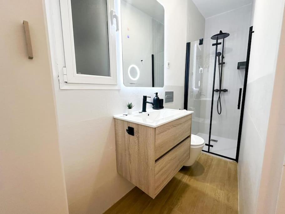 Cozy 2BD flat City Center + AC view 3