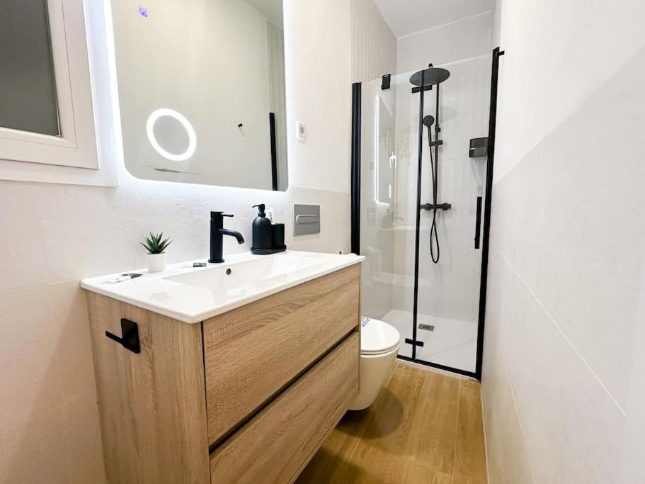 Cozy 2BD flat City Center + AC view 4