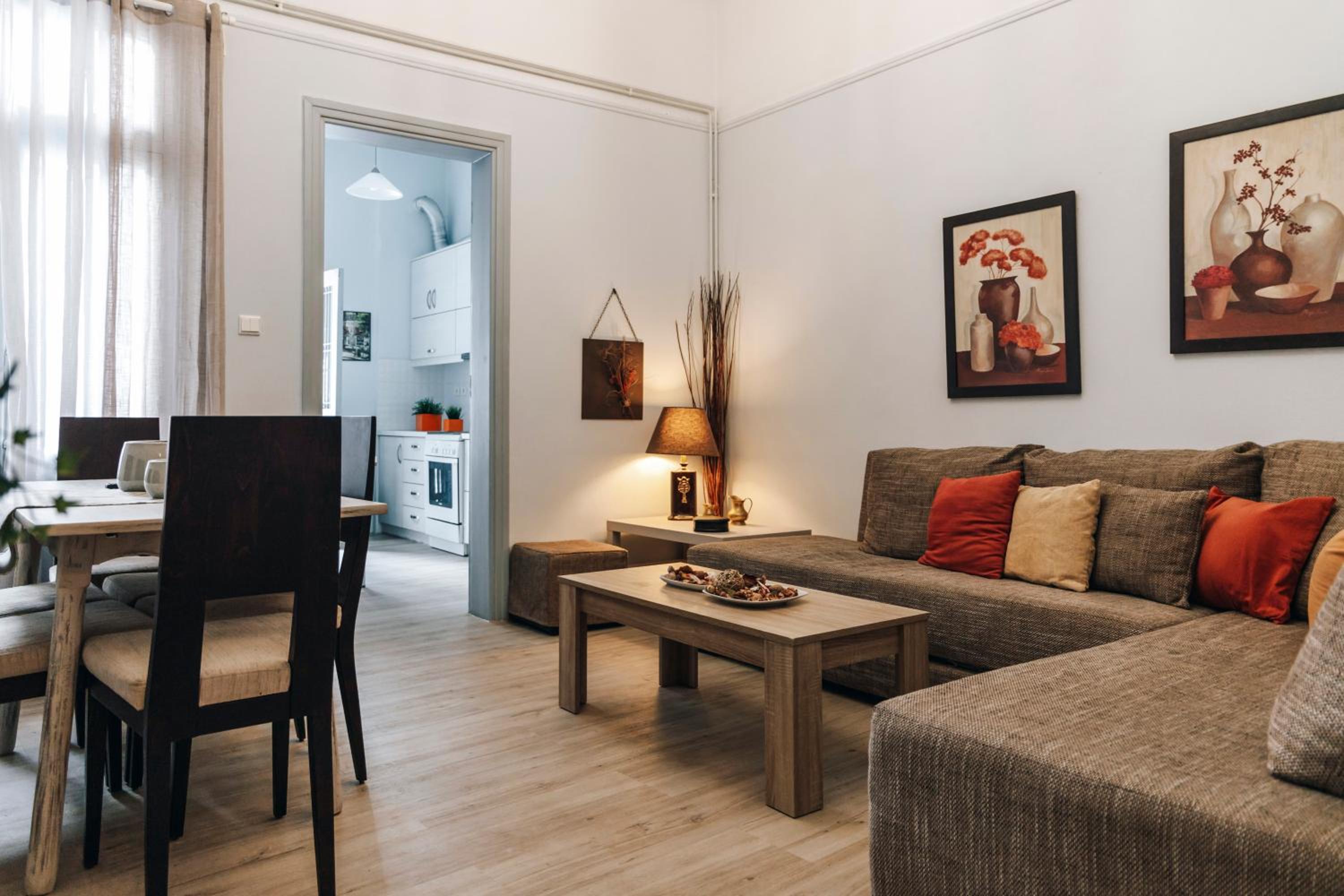Monastiraki-Psiri, Old Town with spacious court yard