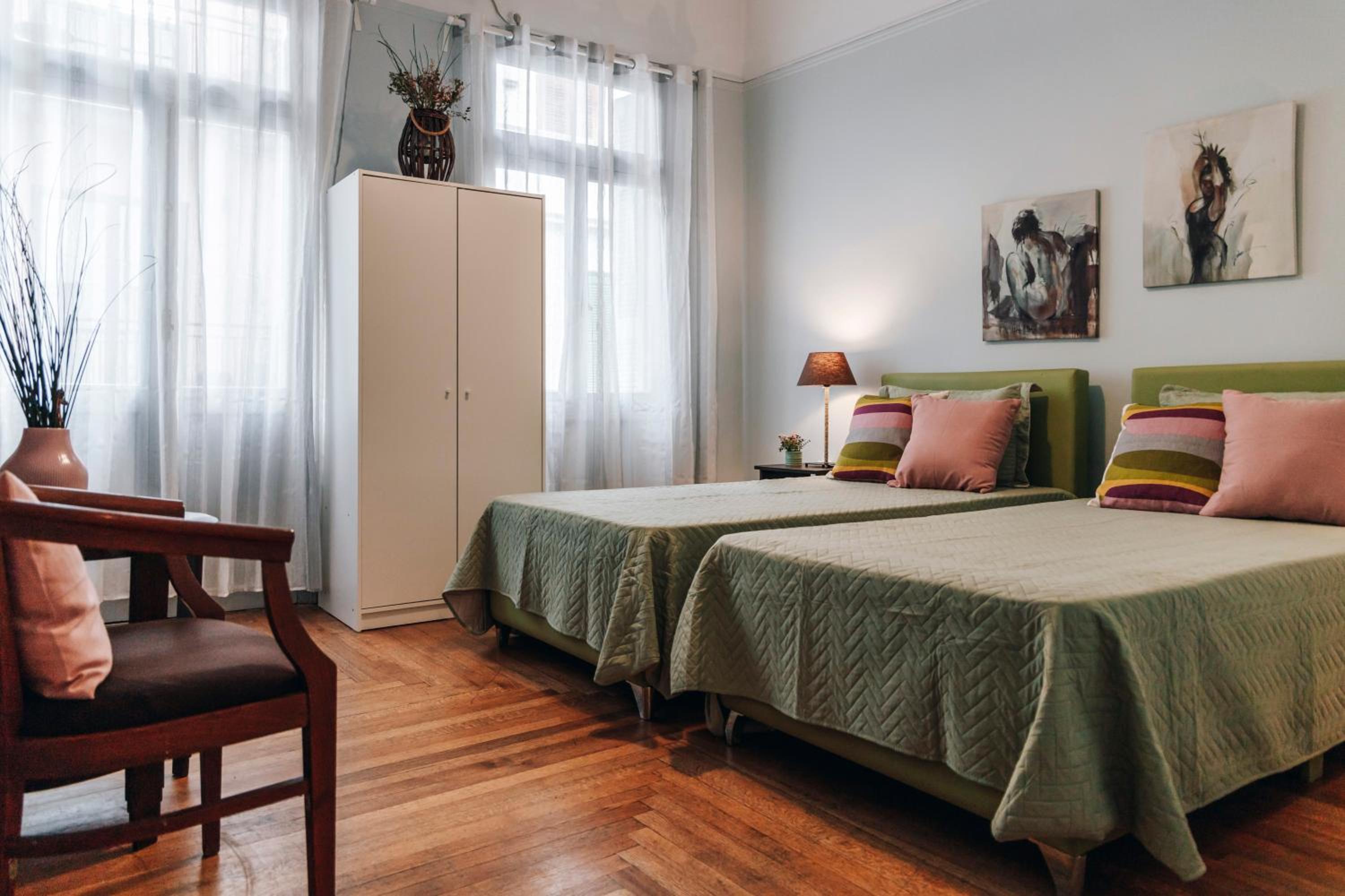 Monastiraki-Psiri, Old Town with spacious court yard