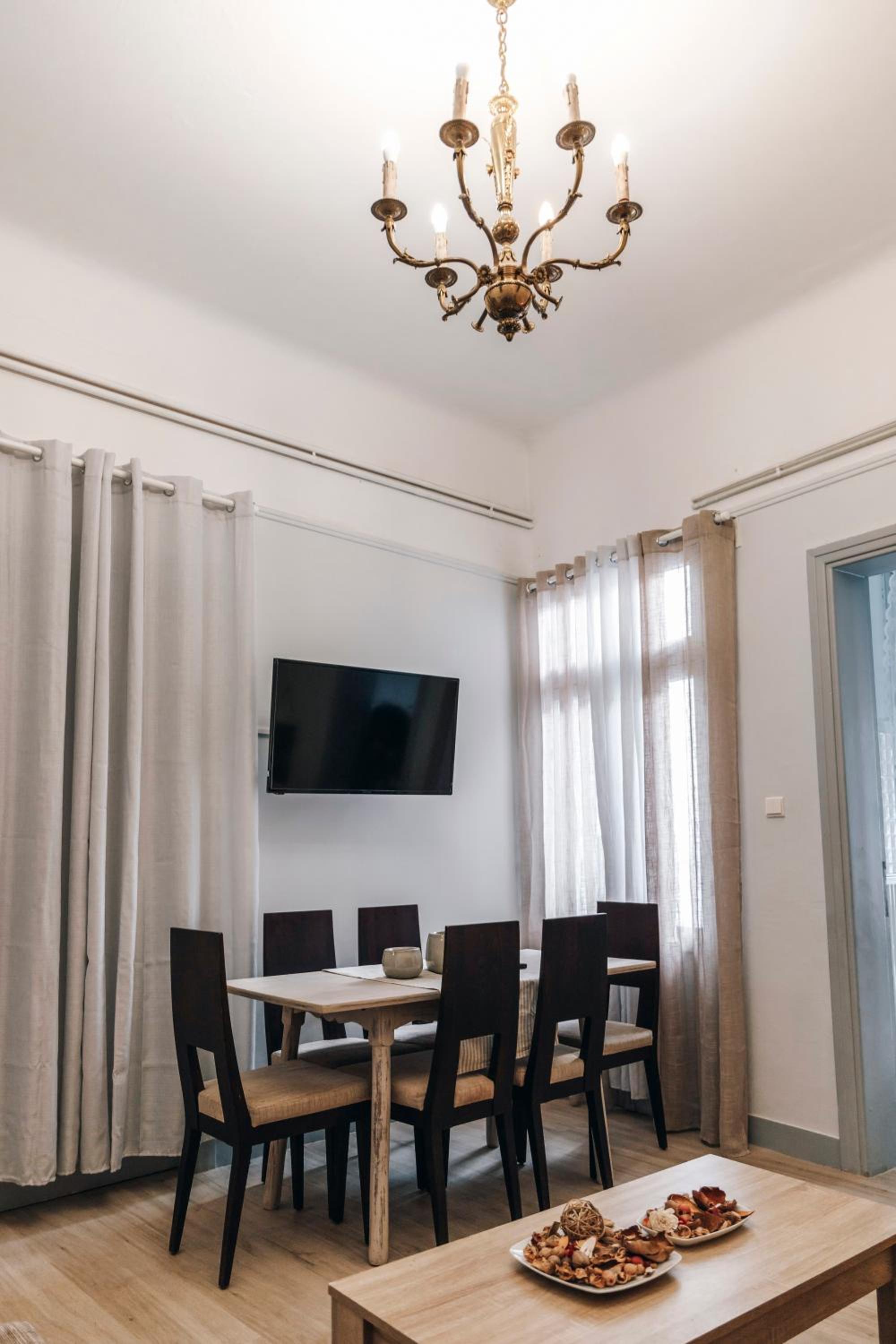 Monastiraki-Psiri, Old Town with spacious court yard