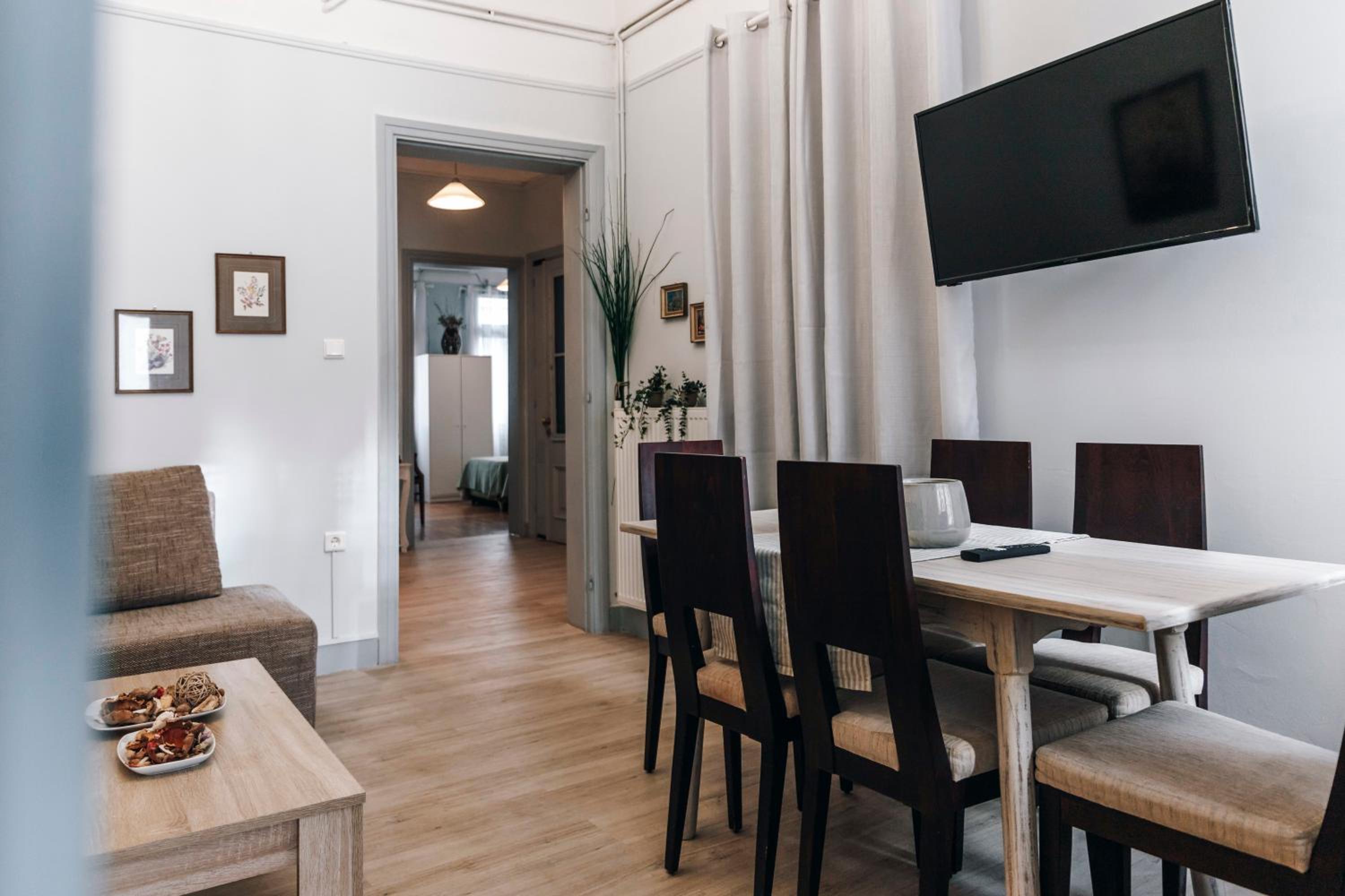 Monastiraki-Psiri, Old Town with spacious court yard
