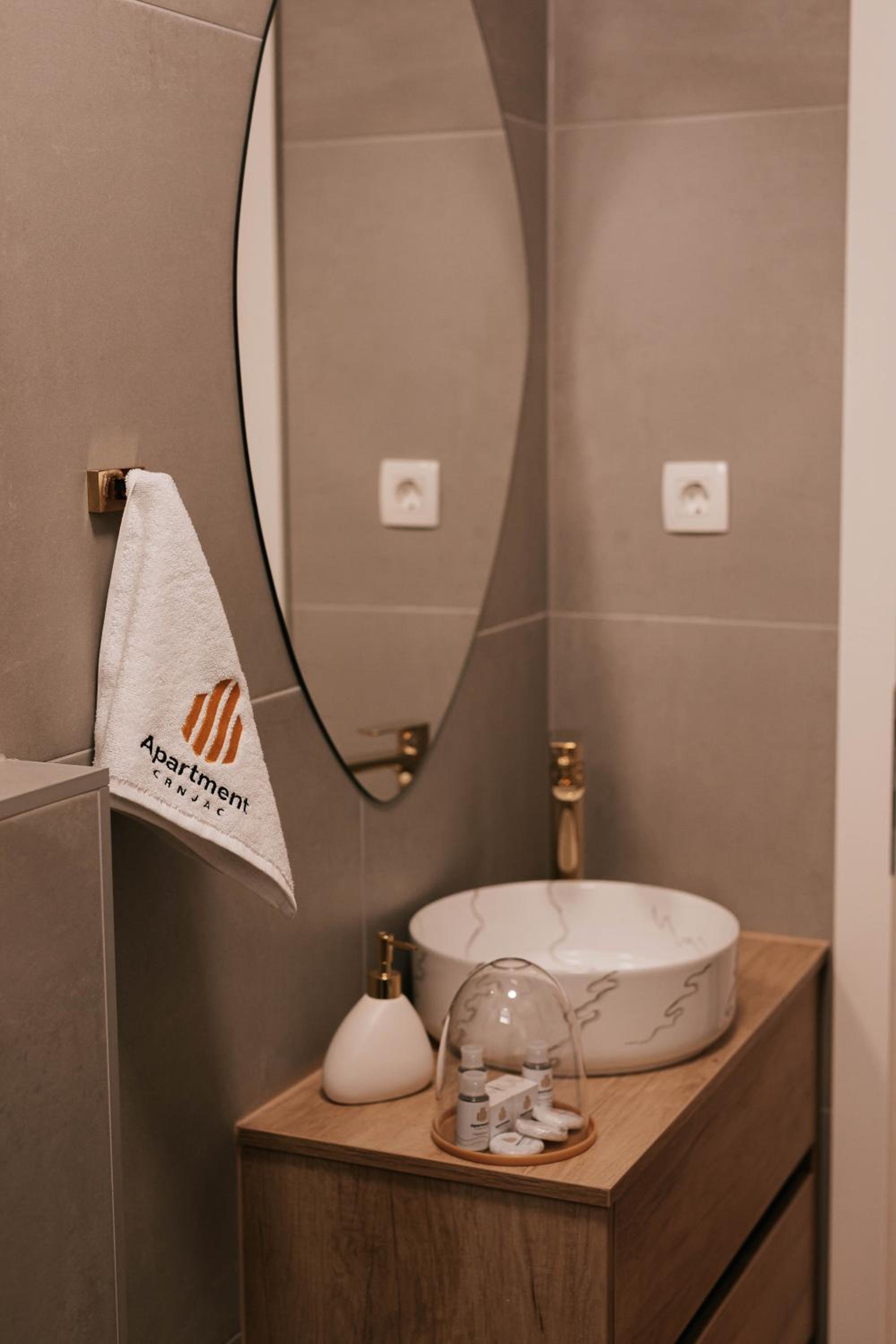 Luxury Jacuzzi Apartment