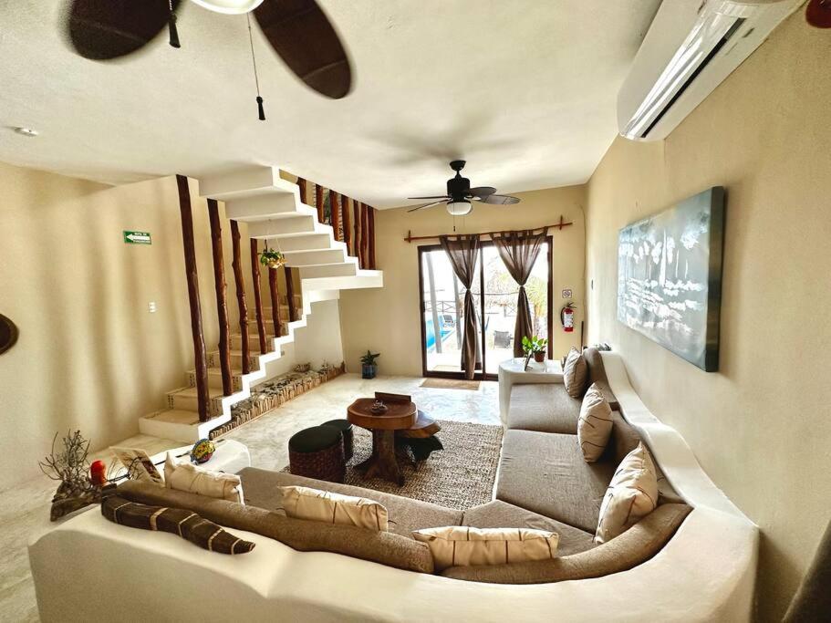 Casa Libelula Beachfront House