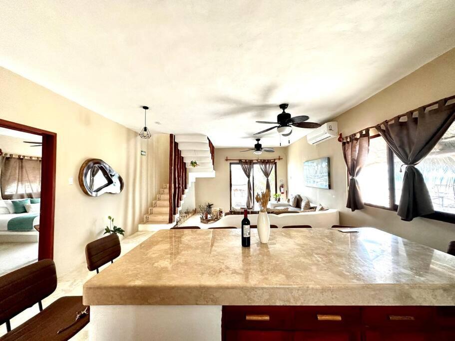 Casa Libelula Beachfront House