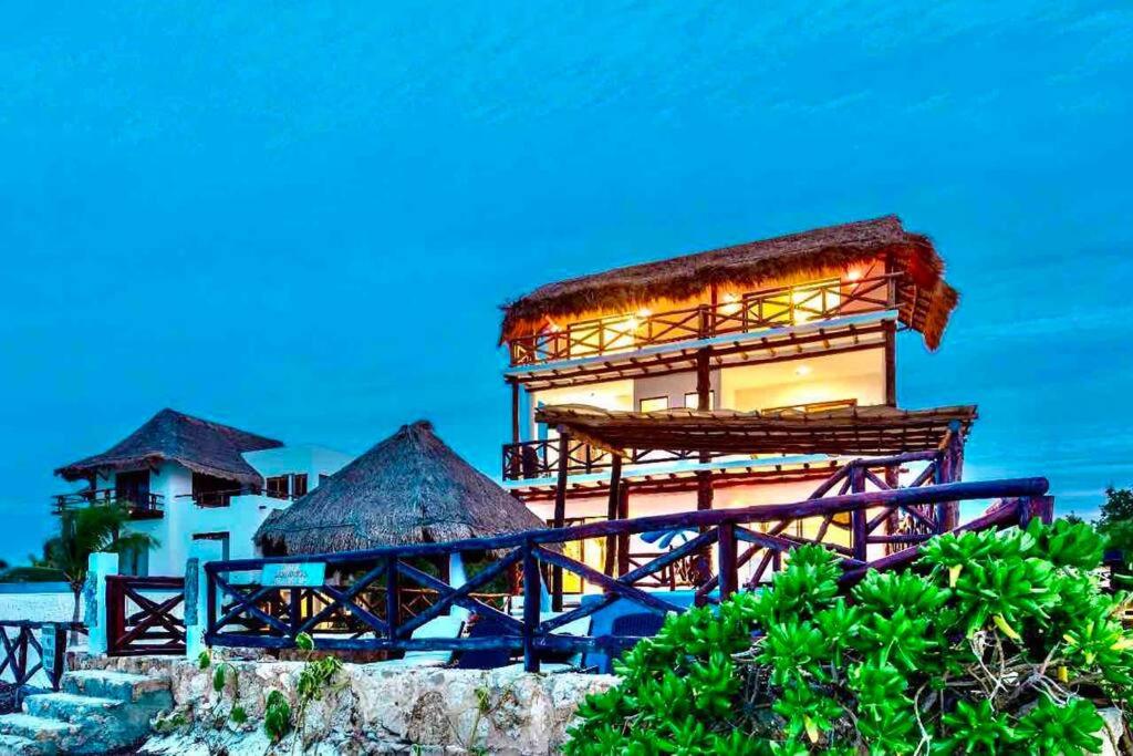 Casa Libelula Beachfront House