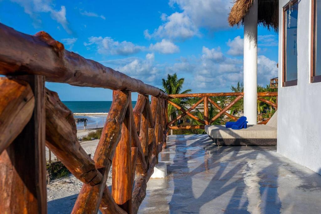 Casa Libelula Beachfront House