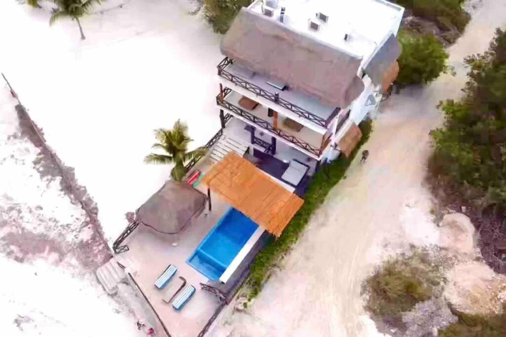 Casa Libelula Beachfront House