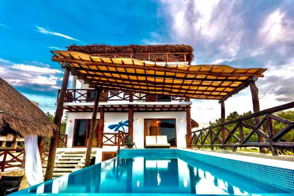Casa Libelula Beachfront House