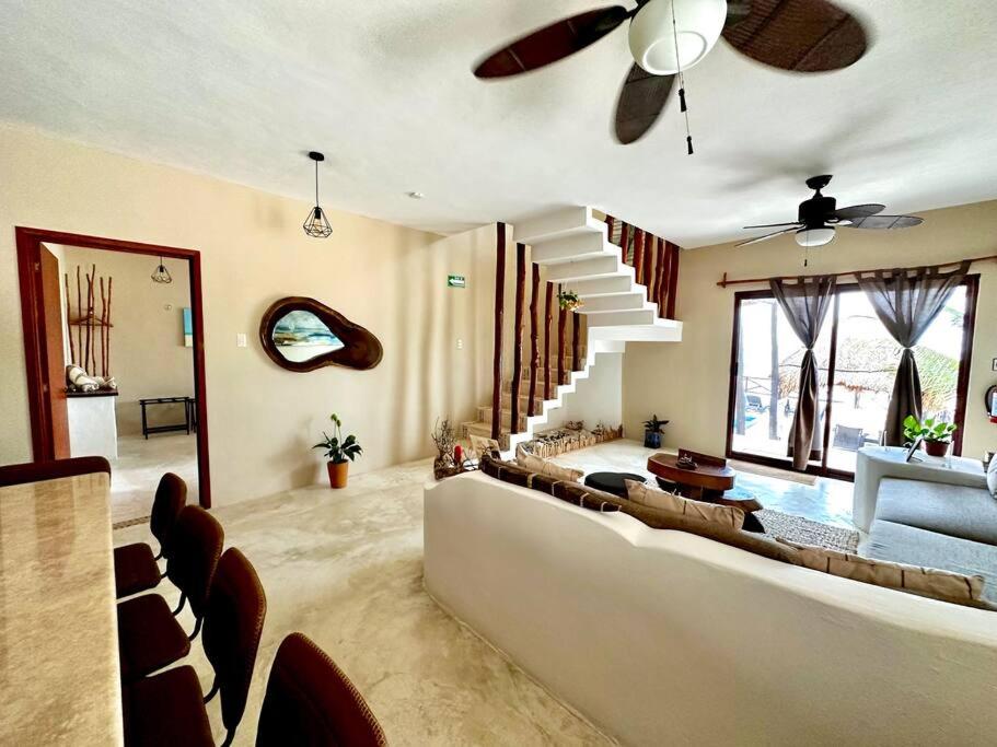 Casa Libelula Beachfront House