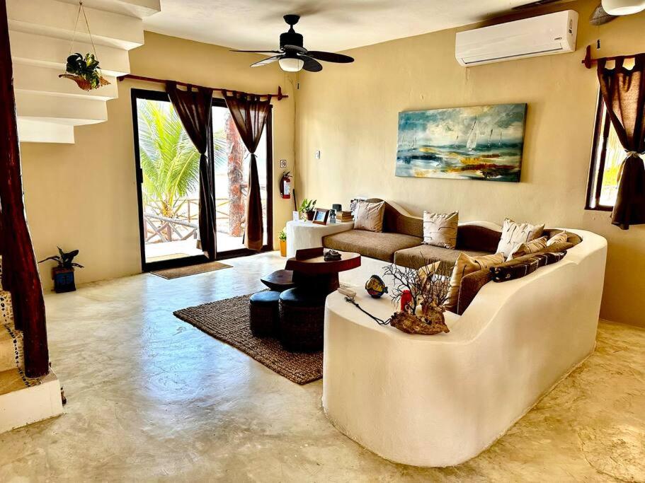Casa Libelula Beachfront House