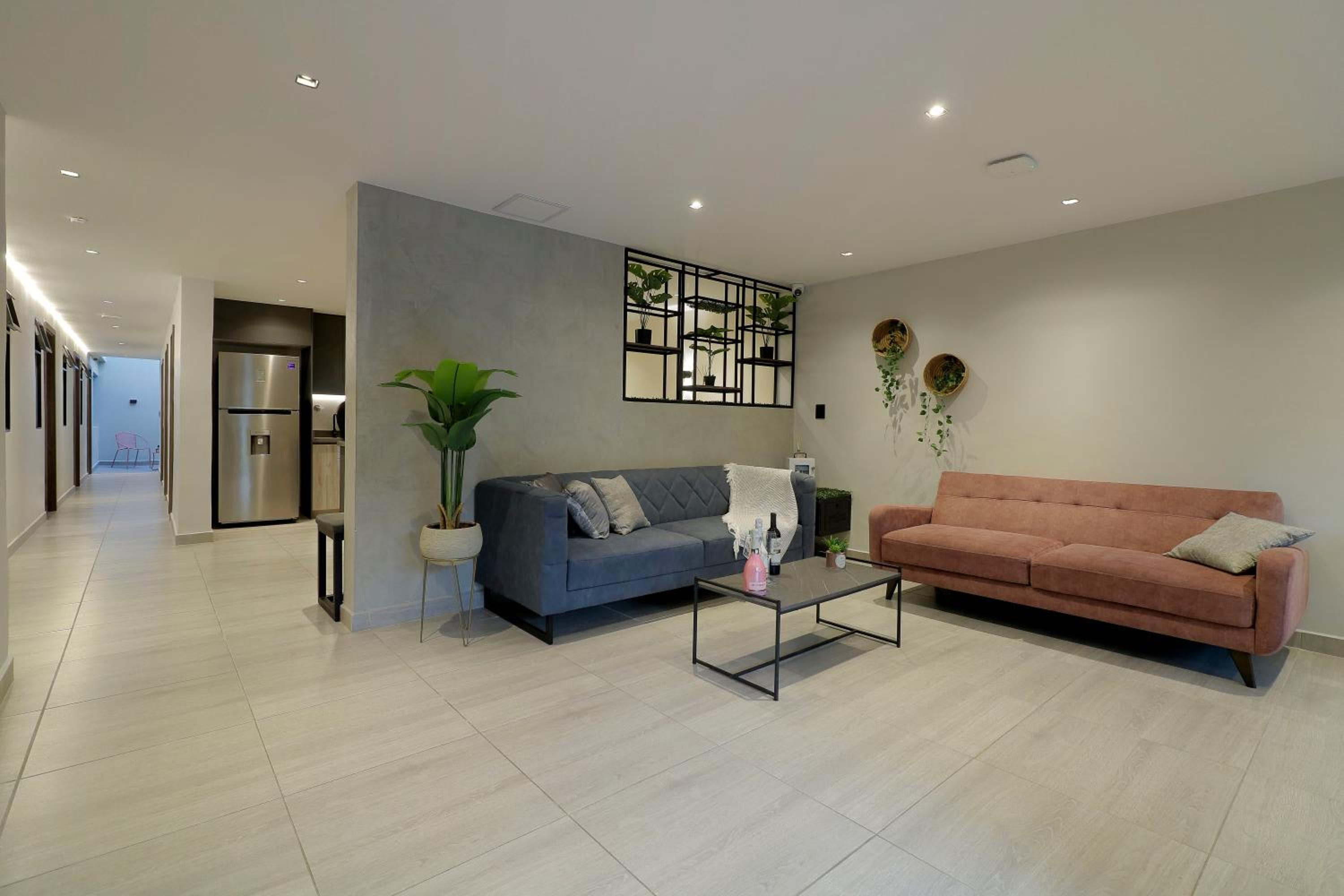 Casa Moderna Laureles con Jacuzzi y 7 Baños