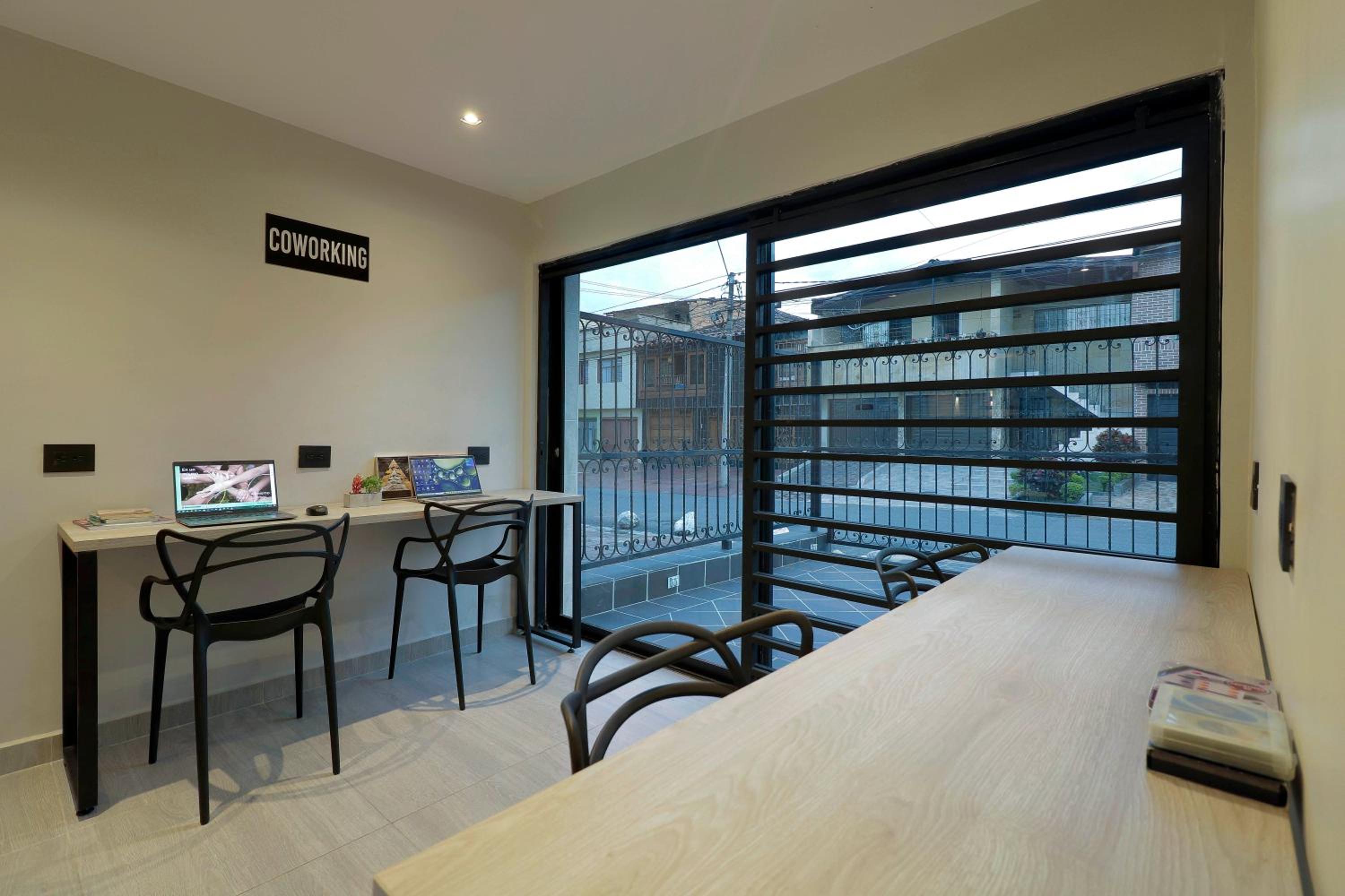 Casa Moderna Laureles con Jacuzzi y 7 Baños