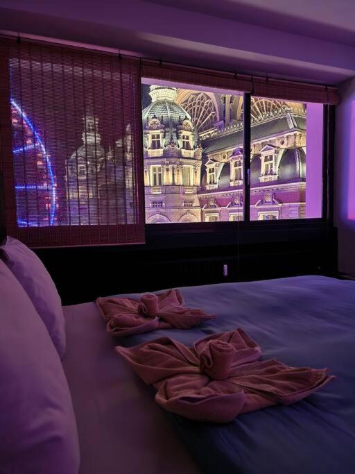 Stunning View + Japan Design Bed @ Central Station