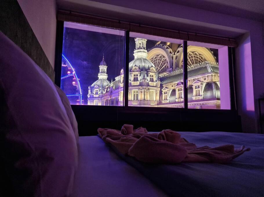 Stunning View + Japan Design Bed @ Central Station
