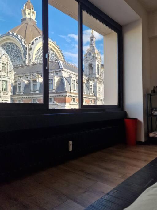 Stunning View + Japan Design Bed @ Central Station
