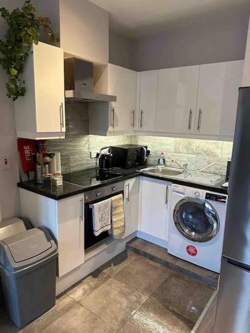 Central 1 bedroom apartment