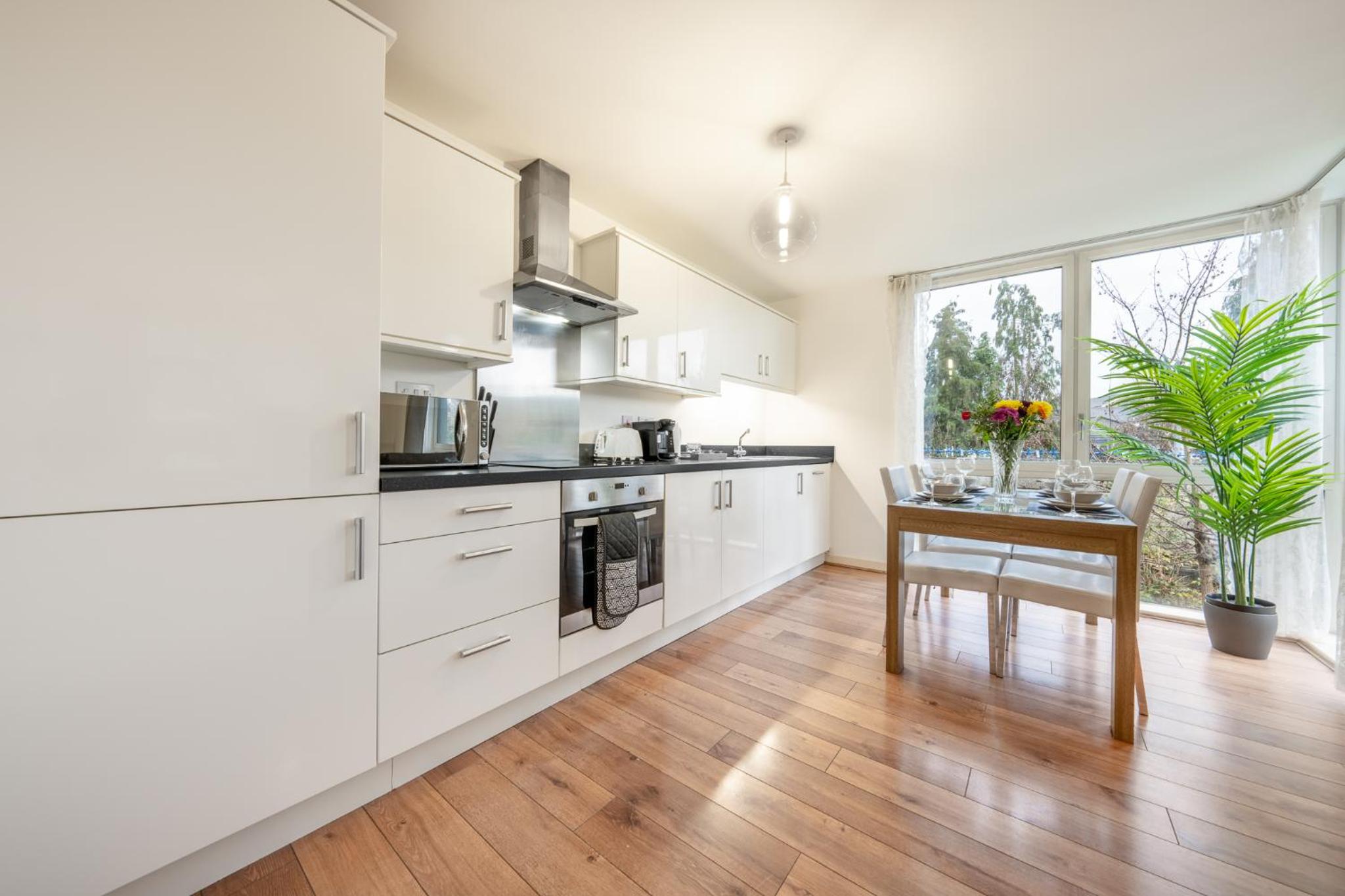 2 Bed 2 Bathroom Flat in Brentford view 4