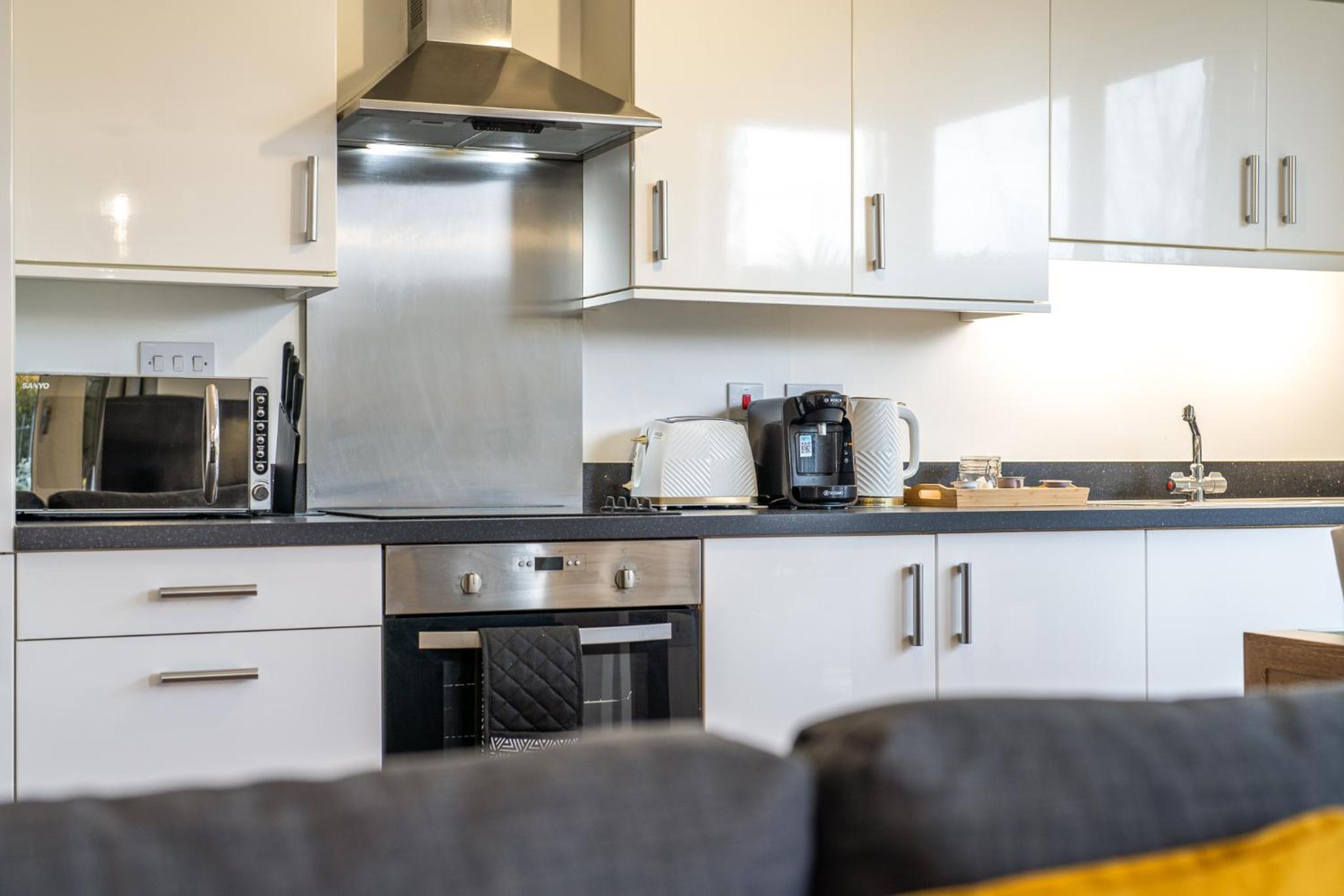 2 Bed 2 Bathroom Flat in Brentford view 5