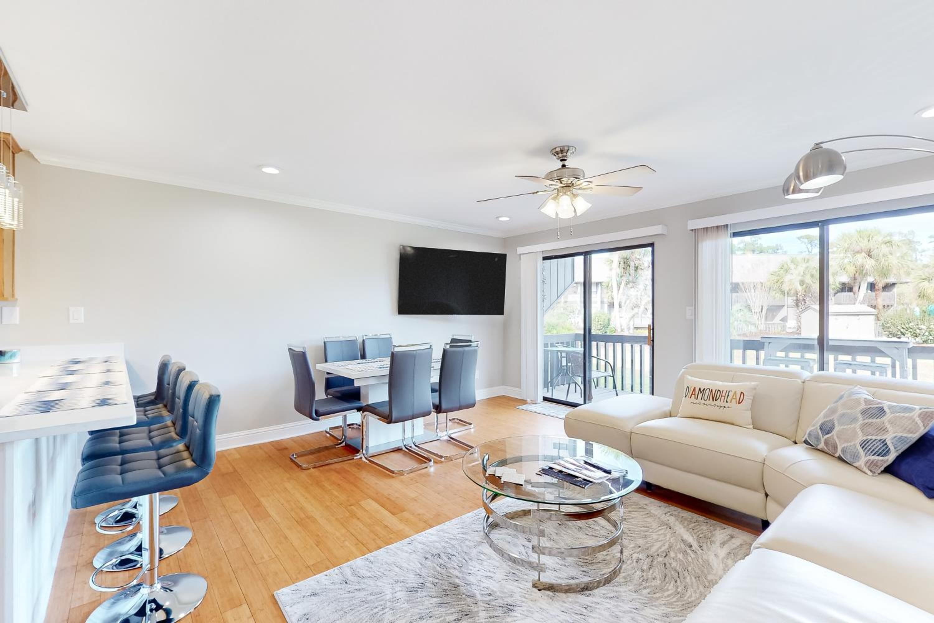 Lanai Village Condo with Pool and Tennis! Dog Friendly