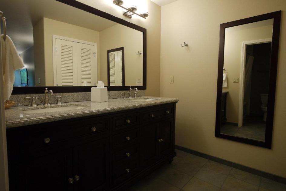 Redwood Hyperion Suites
